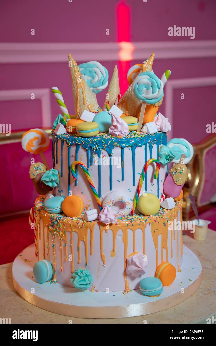Gateau Bleu Avec Petite Boule Douce Coloree Decoration Pour Gateau Et Bekery Des Gateaux Aux Couleurs Vives Sont Proposes Dans Un Cone A Gaufres Pour La Glace Dans Un Assortiment Decore Photo Gateau Bleu Avec Petite Boule Douce Coloree Decoration Pour Gateau Et Bekery Des Gateaux Aux Couleurs Vives Sont Proposes Dans Un Cone A Gaufres Pour La Glace Dans Un Assortiment Decore Photo