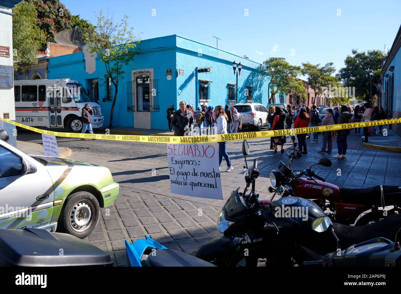 Membre de blocus de l'union SECUABJO exigeant le paiement de leurs salaires de janvier, en attente en raison de l'Université Benito Juarez. Problème financier Oaxaca Banque D'Images