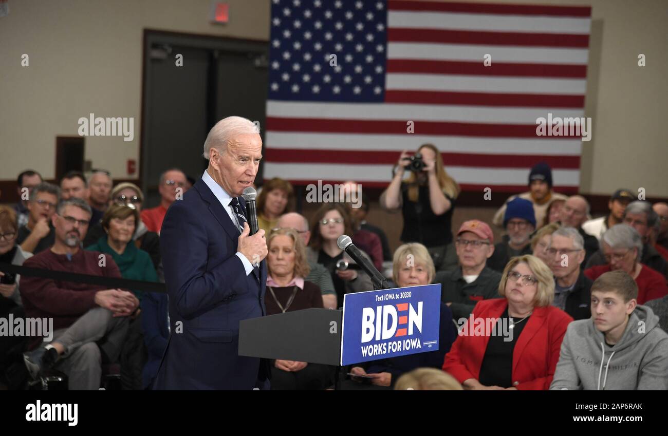 Ames, États-Unis. 21 Jan, 2020. Le candidat démocrate pour 2020 l'ancien Vice-président américain Joe Biden fait remarques pendant un événement communautaire à Ames, Iowa, le mardi, Janvier 21, 2020. Les candidats continuent d'avant la campagne de l'Iowa's premier-dans-le-caucus de la nation le 3 février. Photo de Mike Theiler/UPI. Credit : UPI/Alamy Live News Banque D'Images