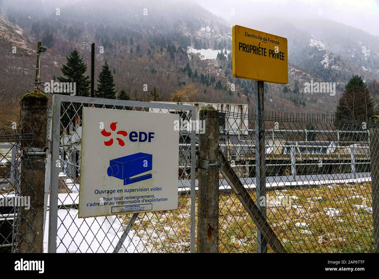 Panneau d'avertissement EDF, signalisation, avertissement, Ariege, Pyrénées françaises, France Banque D'Images