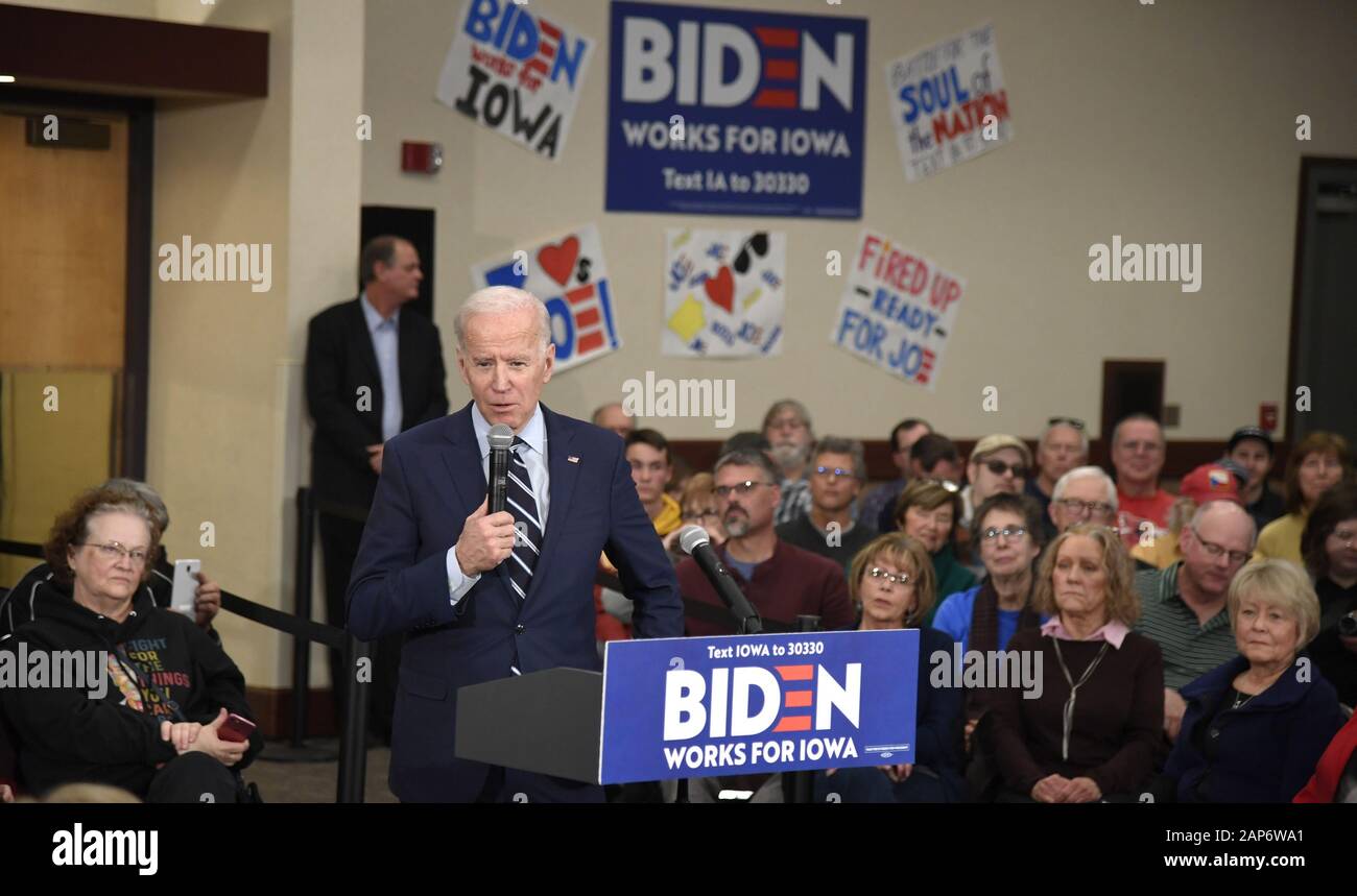Ames, États-Unis. 21 Jan, 2020. Le candidat démocrate pour 2020 l'ancien Vice-président américain Joe Biden fait remarques pendant un événement communautaire à Ames, Iowa, le mardi, Janvier 21, 2020. Les candidats continuent d'avant la campagne de l'Iowa's premier-dans-le-caucus de la nation le 3 février. Photo de Mike Theiler/UPI. Credit : UPI/Alamy Live News Banque D'Images