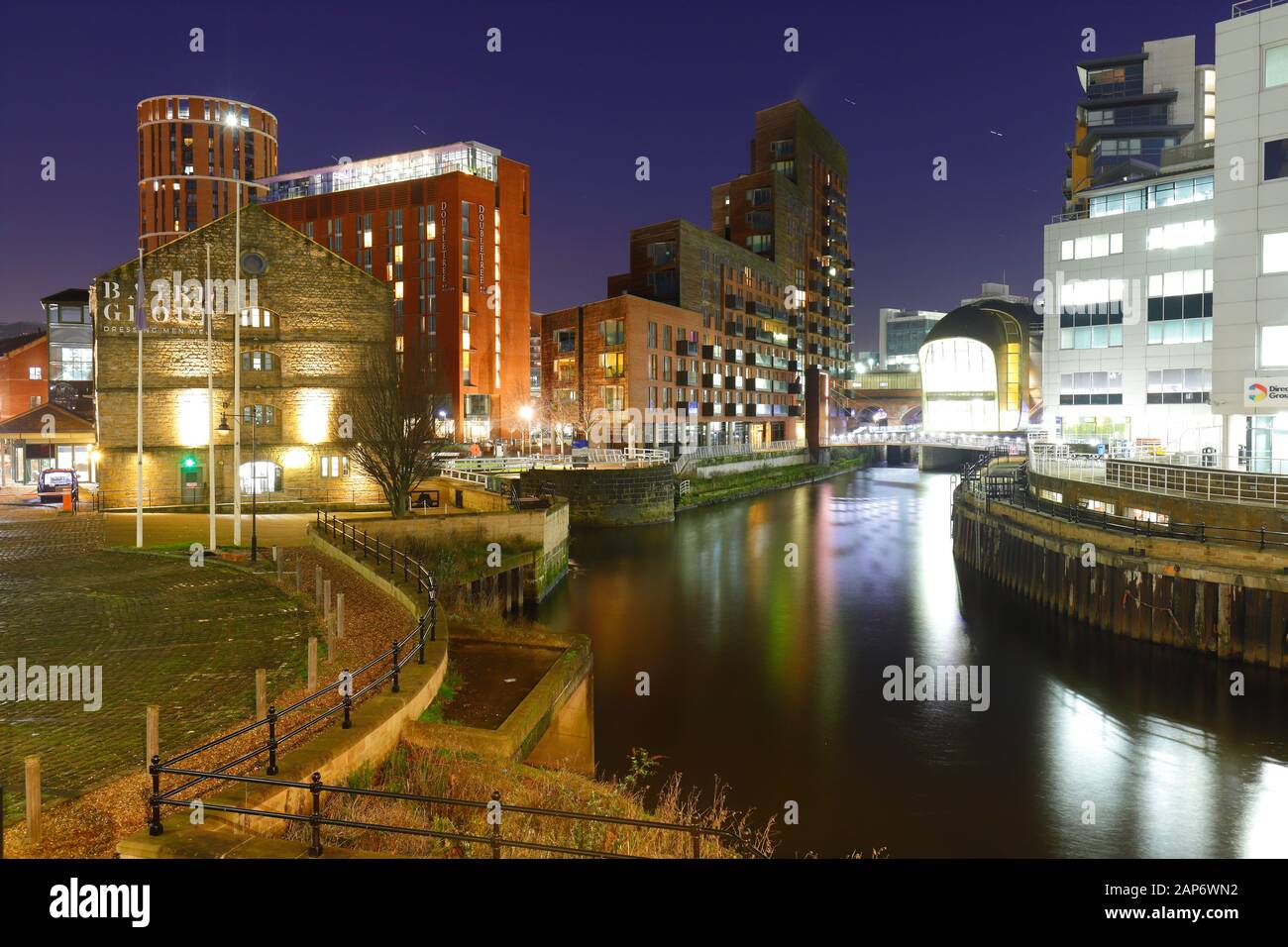 Granary Wharf à Leeds et la nouvelle entrée sud de la gare de Leeds Banque D'Images