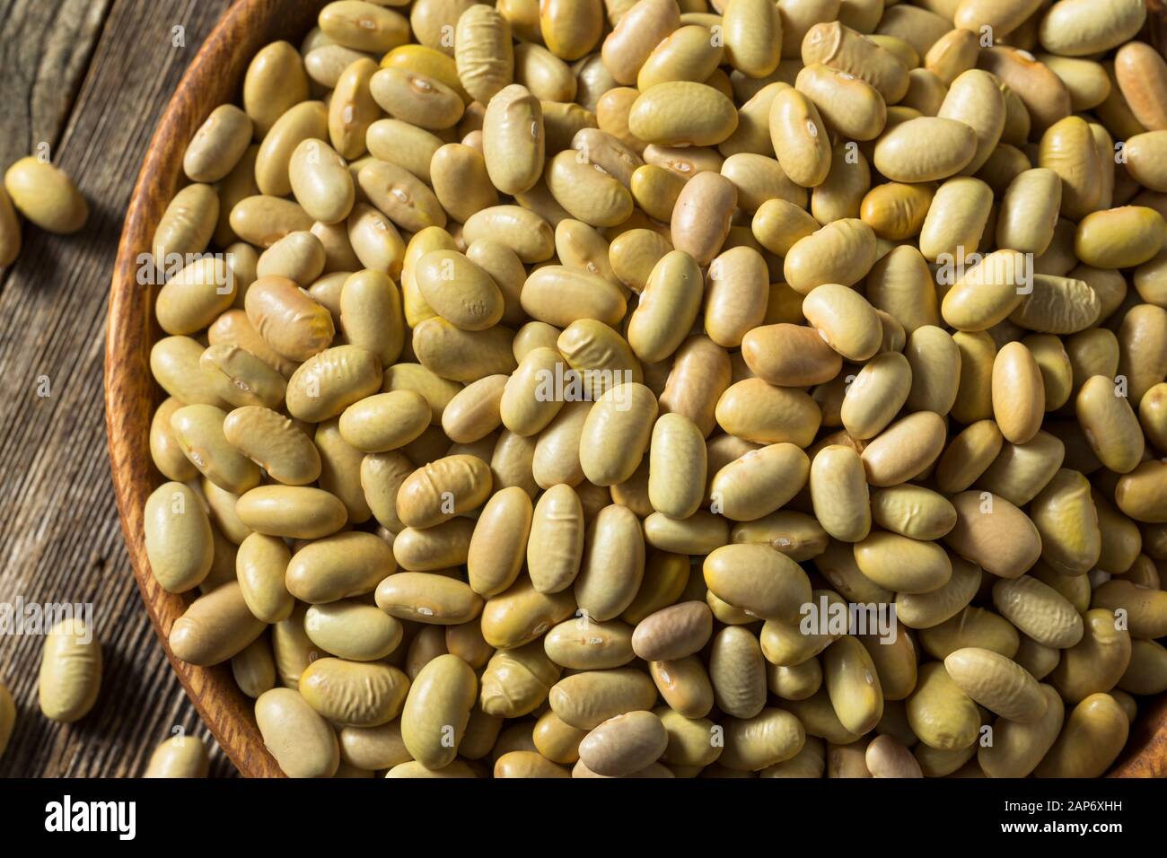 Matières organiques jaune Perruano Les haricots dans un bol Banque D'Images