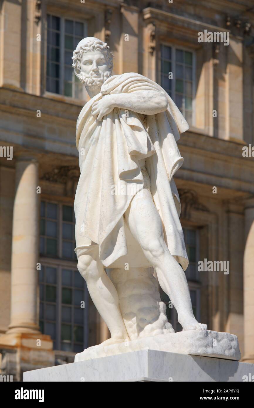 Fontainebleau, France - 16 septembre 2019 : Statue d'Ulysse au Château de  Fontainebleau, Château de Fontainebleau. Depuis 1981, le palais de  Fontainebleau est classé Patrimoine Mondial de l'UNESCO Photo Stock - Alamy