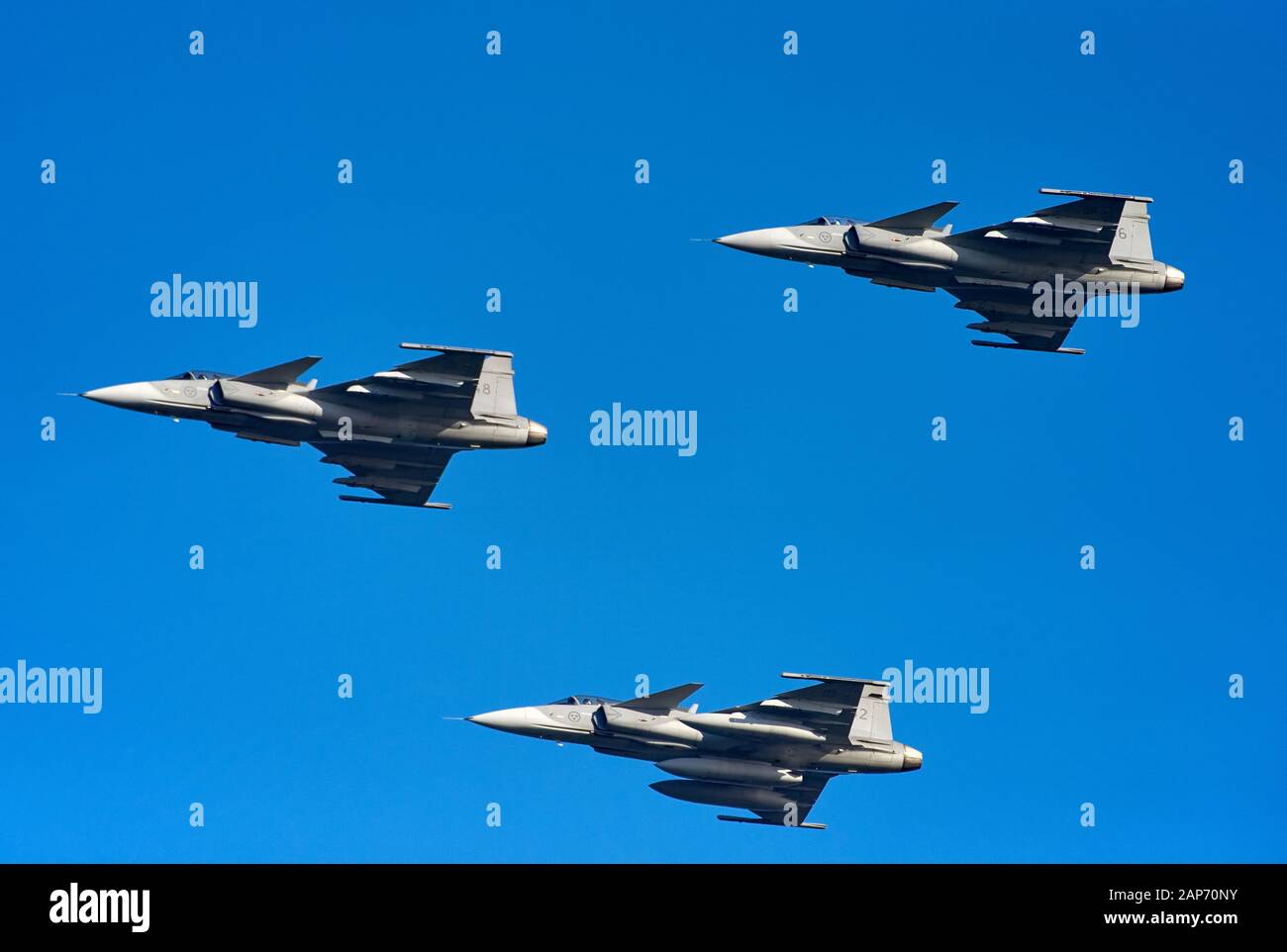 Helsinki, Finlande - 9 juin 2017: Escadron de chasseurs multirôle Saab JAS 39 Gripen sur Helsinki au salon aérien Kaivopuisto 201 Banque D'Images