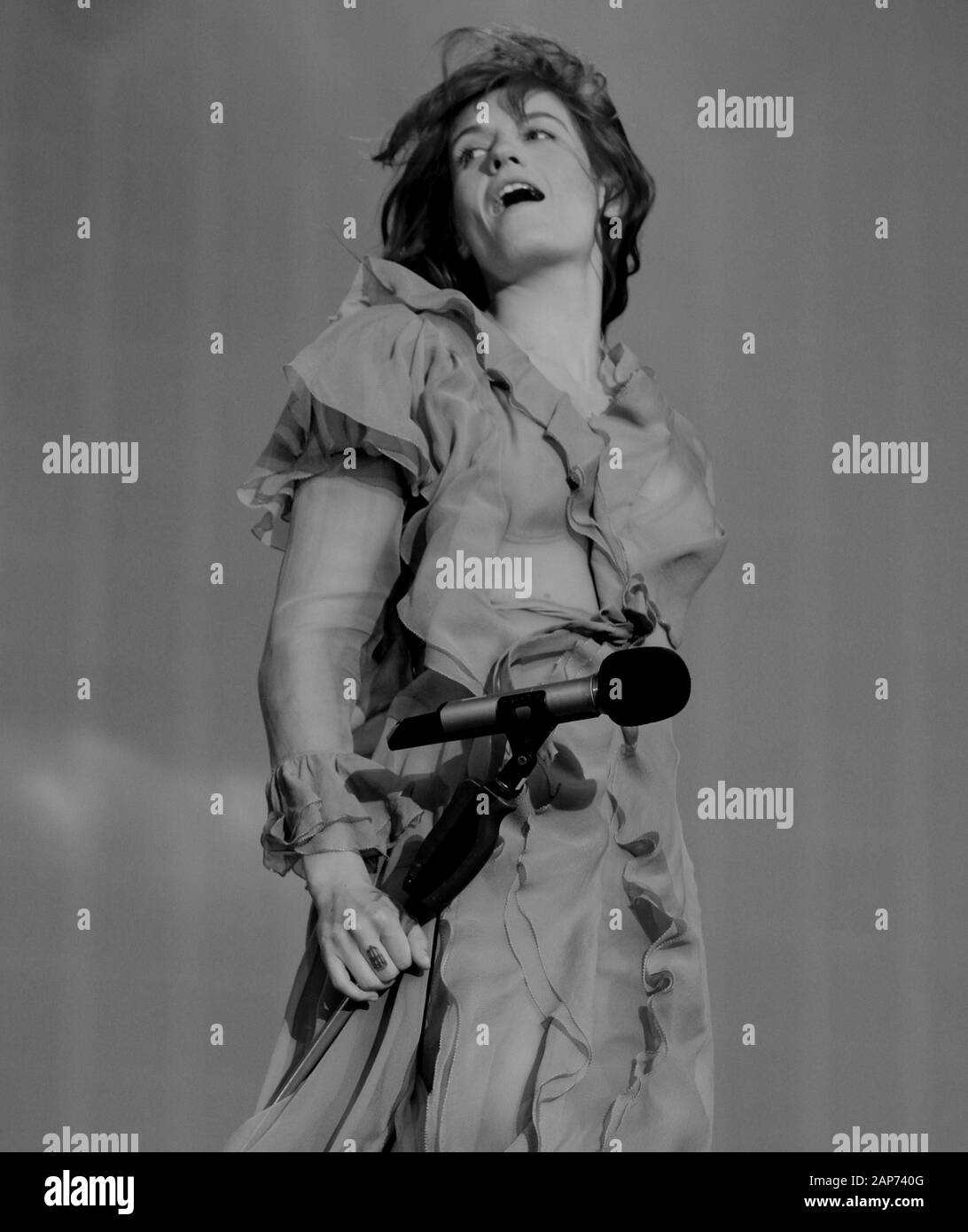 Londres - Jul 02, 2016 Image :( ) monochrome altérées à Florence Welch fonctionne à l'heure d'été britannique Barclaycard Événement dans Hyde Park le Jul 02, 2016 à Londres Banque D'Images