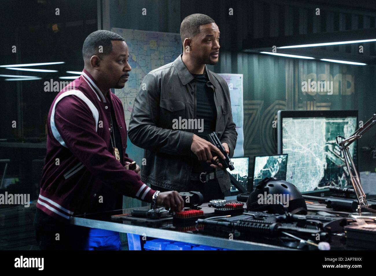 DATE DE SORTIE : Janvier 17, 2020 TITRE : Bad Boys Pour La Vie STUDIO : Columbia Pictures Réalisateur : Adil El Arbi, Bilall Fallah PLOT : Marcus Burnett est maintenant un inspecteur de police et Mike Lowery est dans une crise de la quarantaine. Ils s'unissent de nouveau lorsqu'un mercenaire albanais, dont le frère, ils ont tué leur promet un bonus important. Avec : Will Smith comme Detective Mike Lowrey, MARTIN LAWRENCE comme Detective Marcus Burnett. (Crédit Image : © Columbia Pictures/photos) Banque D'Images