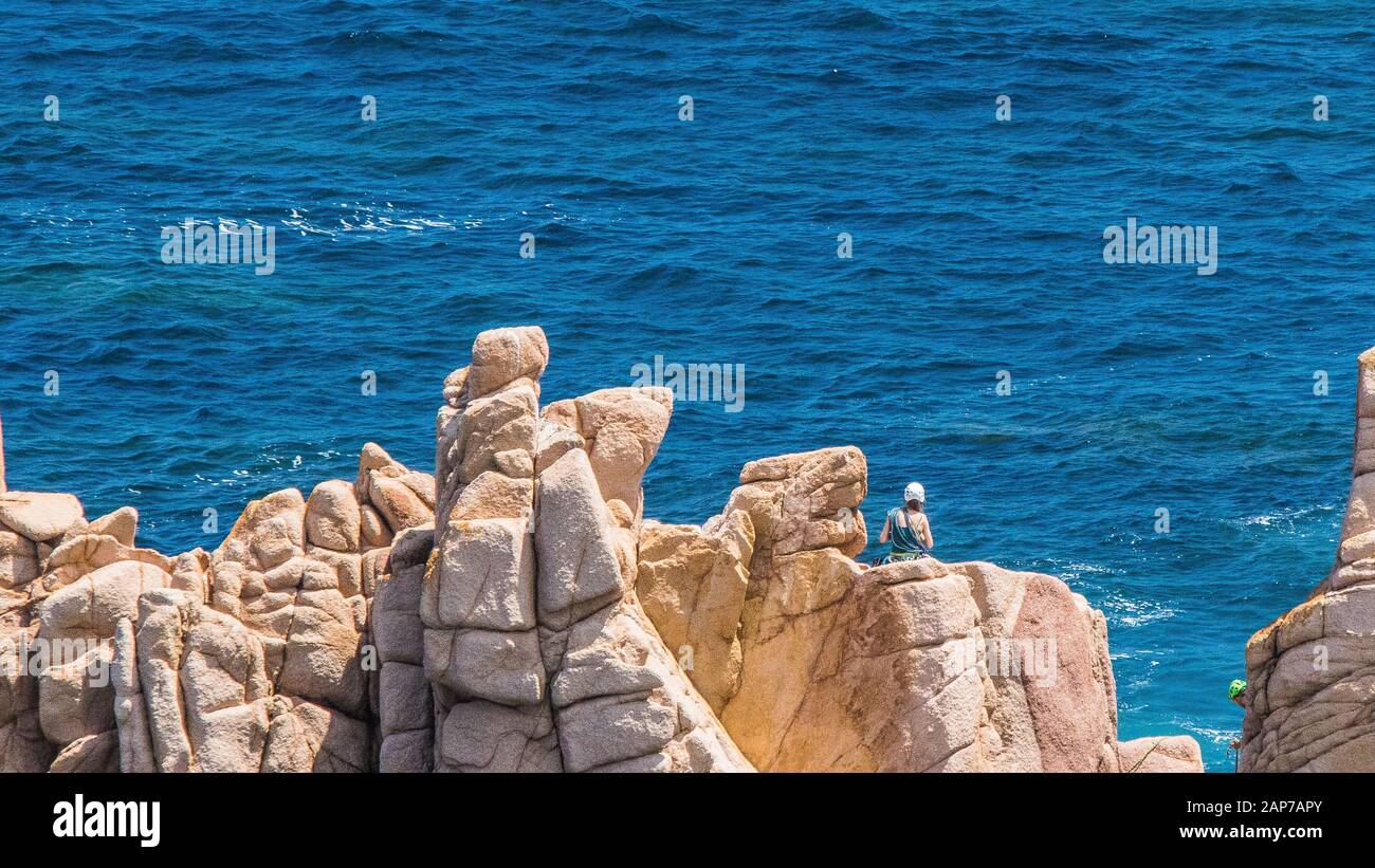 Escalade sur roche à Phillip Island lors d'une journée ensoleillée Banque D'Images