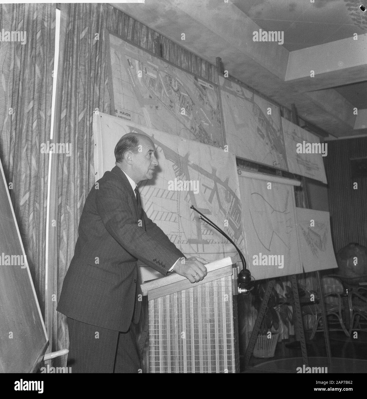 Conférence de la Fondation Contact Centres d'affaires dans l'IJmond Date : septembre 28, 1960 Mots-clés : Conférence nom personnel : Stichting Centre de services aux entreprises Banque D'Images