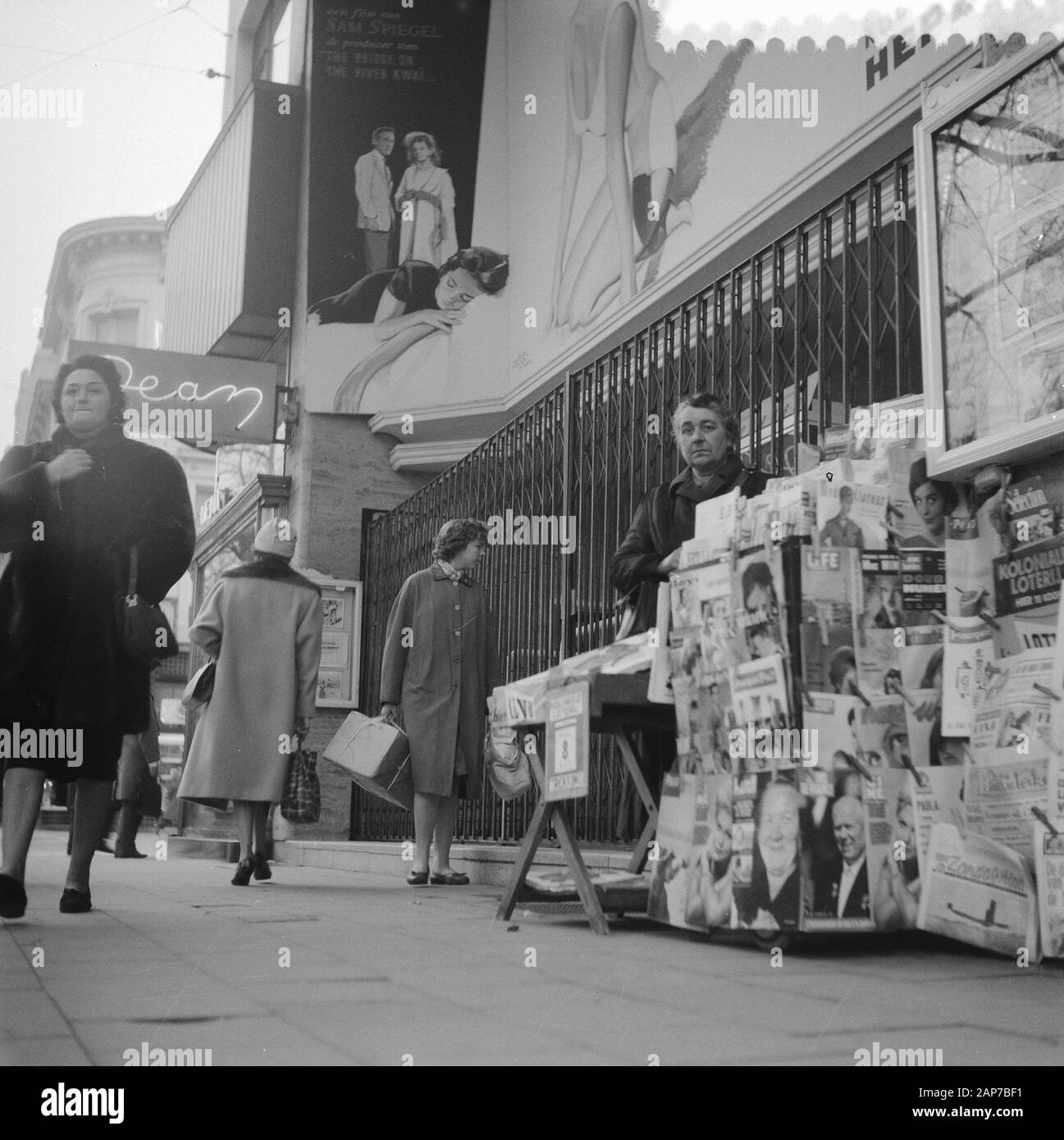 En Belgique, grève cinéma cinémas fermés à la Keizerstraat à Anvers Date : 25 mars 1960 Lieu : Anvers, Belgique Mots clés : cinéma, cinémas grève Banque D'Images