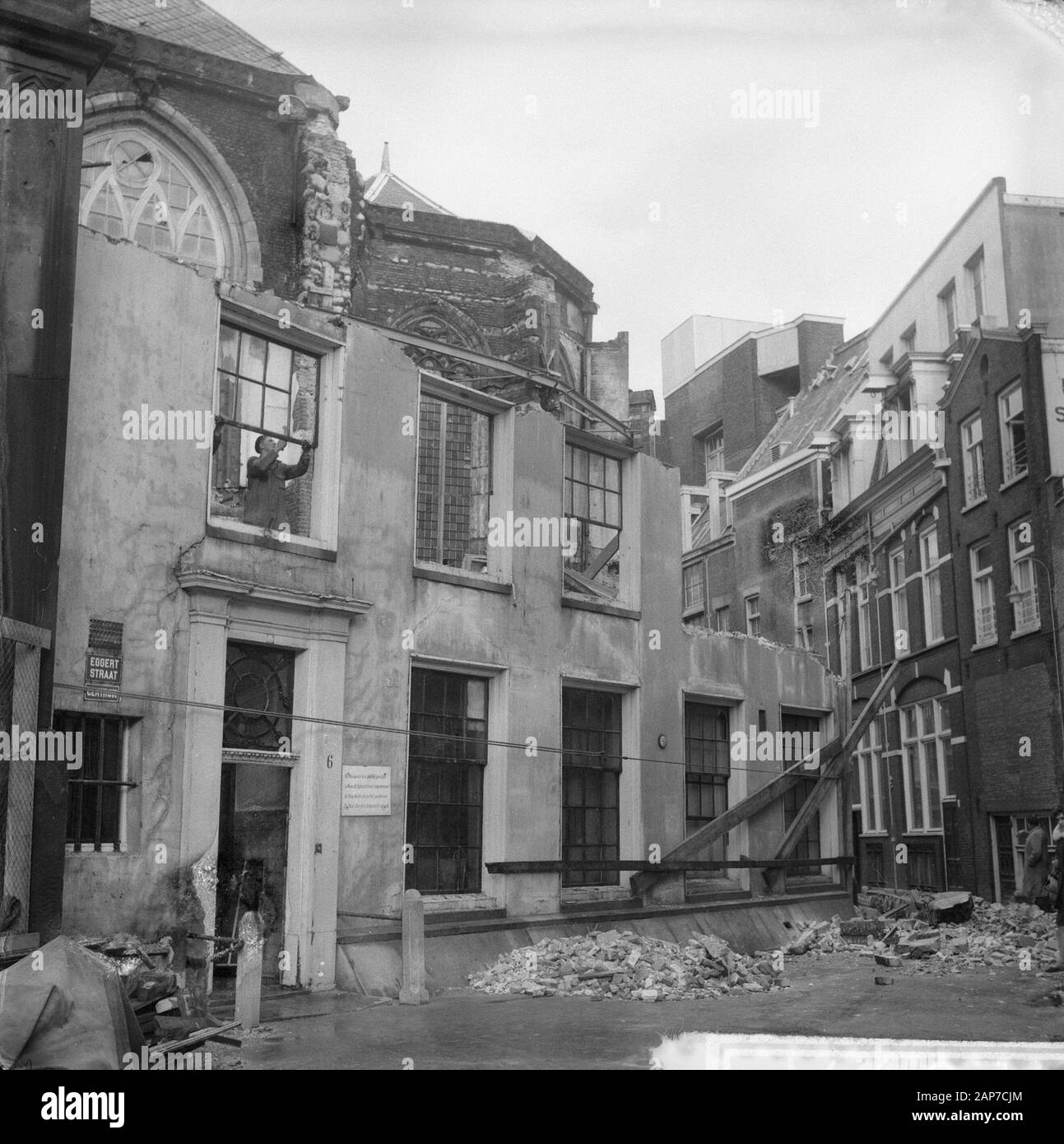 Démolition de la nouvelle église dans le cadre de travaux de restauration Date : 31 janvier 1961 Mots-clés : distribution, des travaux de restauration nom de l'établissement : Nouvelle église Banque D'Images