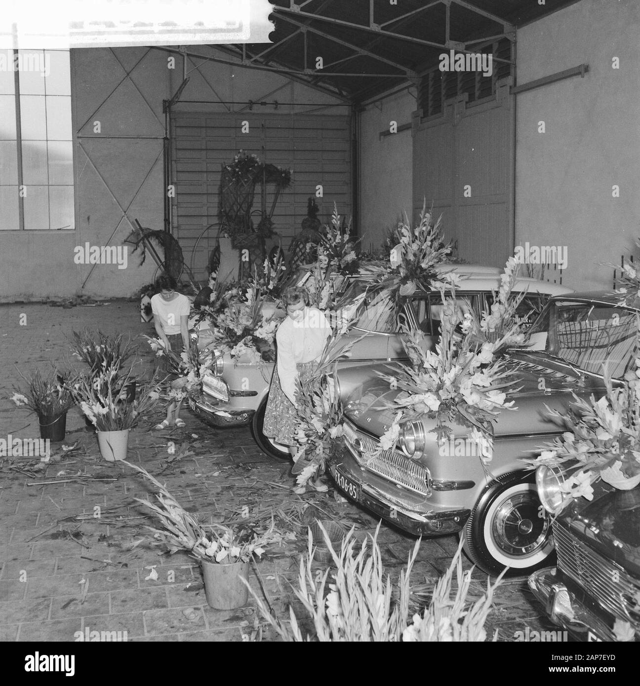 Corso fleuri à Rotterdam Date : 18 août 1961 Lieu : Rotterdam, South-Holland Mots-clés : FLEUR CORSOS Personne nom : Bloemencorso Banque D'Images Corso fleuri à Rotterdam Date : 18 août 1961 Lieu : Rotterdam, South-Holland Mots-clés : FLEUR CORSOS Personne nom : Bloemencorso Banque D'Images