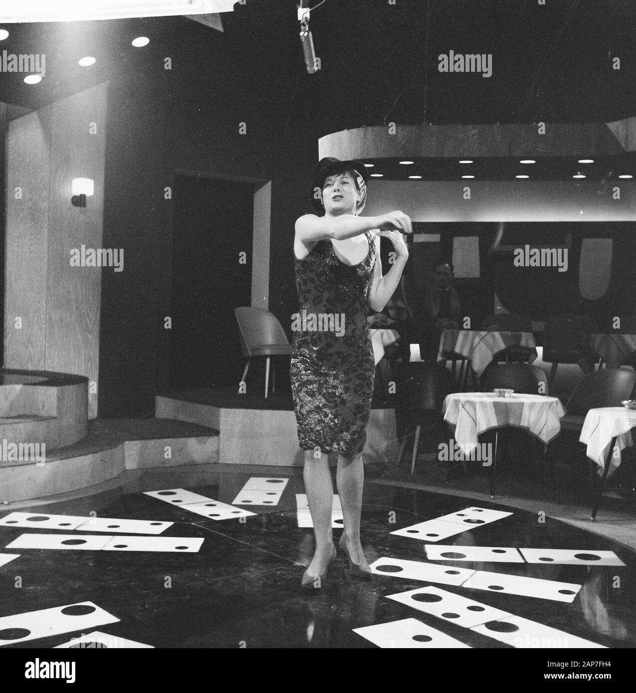 Colette Renard répète pour la TV en Duivendrecht Date : 29 décembre 1961 Location : Duivendrecht Personal Nom : Colette Renard Banque D'Images