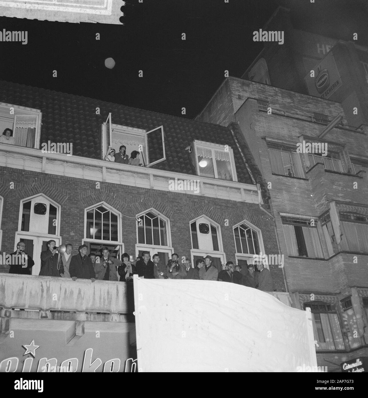 L'ambassade de Russie à mars atomique, discours depuis le balcon du cercle. Date : 25 octobre 1961 Mots-clés : ambassades, les manifestants Banque D'Images