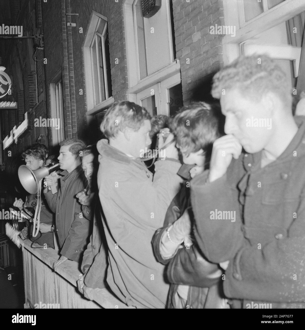 Anti-Atomic Mars à l'ambassade de Russie. Discours du balcon du Cercle Date : 25 octobre 1961 Mots-clés : ambassades, des balcons, des discours Banque D'Images