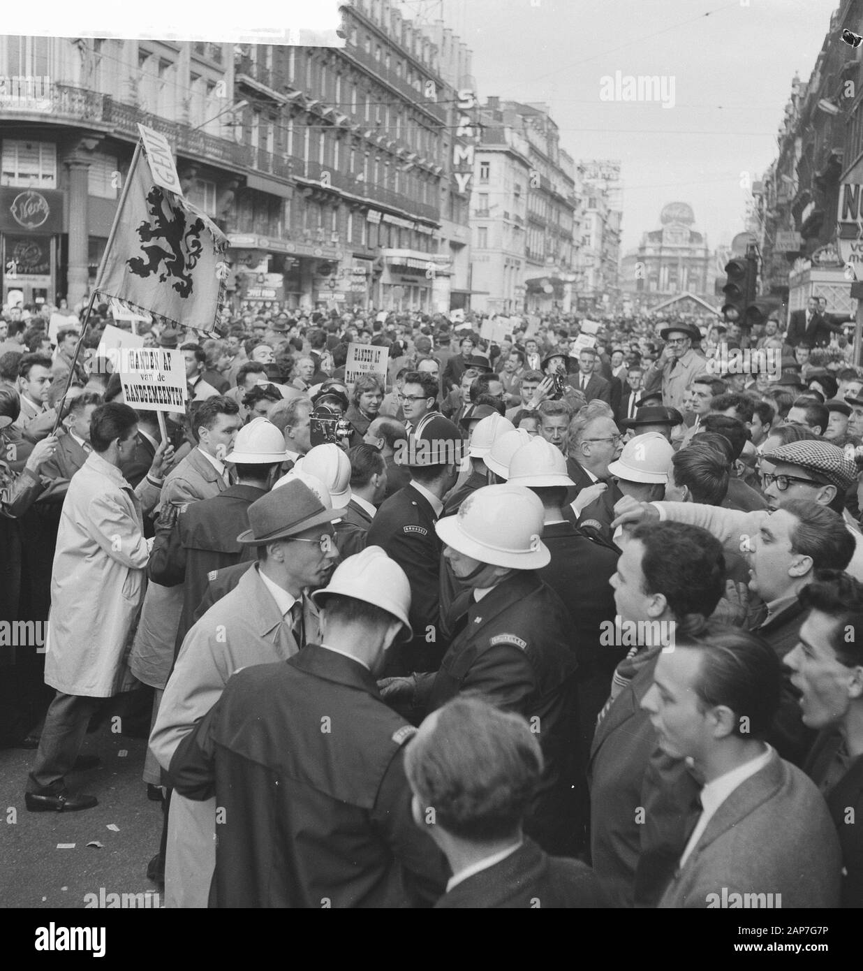 Manifestation à Bruxelles. Manifestation dans les rues Date : 22 octobre 1961 Localisation : Bruxelles Mots-clés : STREATES, démonstrations Banque D'Images