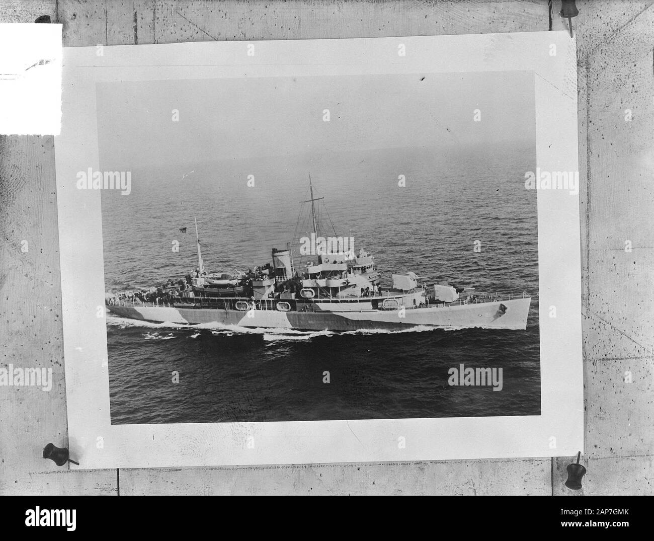 Destroyer américain USS (destroyer d'escorte) Harold C. Thomas (DE-21, Evarts class) [en 1947] [le navire déchiqueté ici porte 1 battlestar, obtiendrait 2] Annotation : Repronegative Marvo 171214 Date : mars 17, 1949 Mots-clés : vues aériennes, la marine, les navires militaires nom de l'établissement : Marvo Banque D'Images