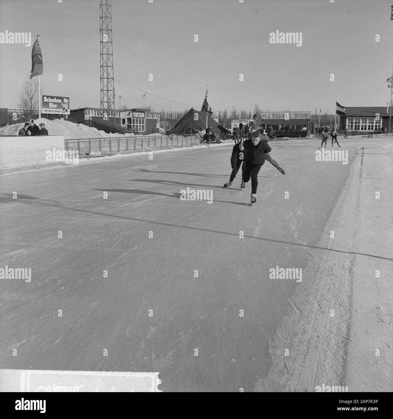 La randonnée pour les déchets sur le Jaap Edenbaan footballeurs, de juniors Date : 27 janvier 1963 Mots-clés : les patineurs personne nom : Eden, Jaap Banque D'Images