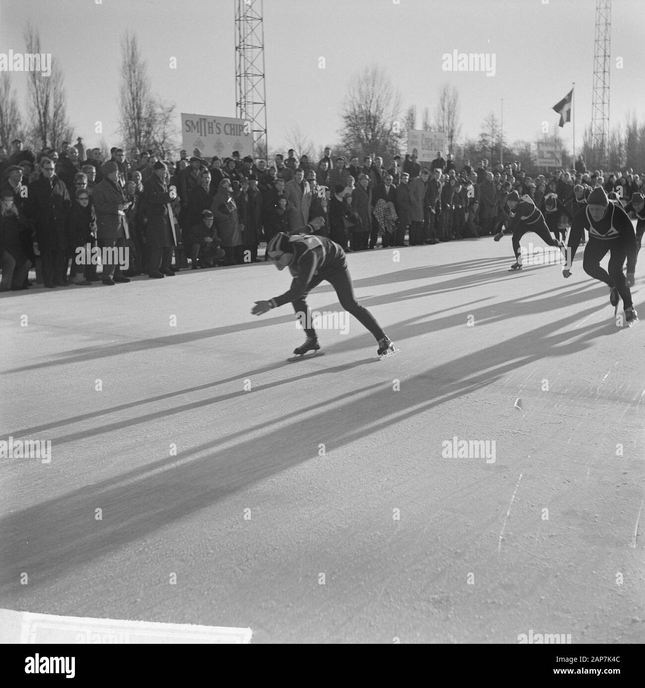 La randonnée pour les déchets sur le Jaap Edenbaan footballeurs, de juniors Date : 27 janvier 1963 Mots-clés : les patineurs personne nom : Eden, Jaap Banque D'Images