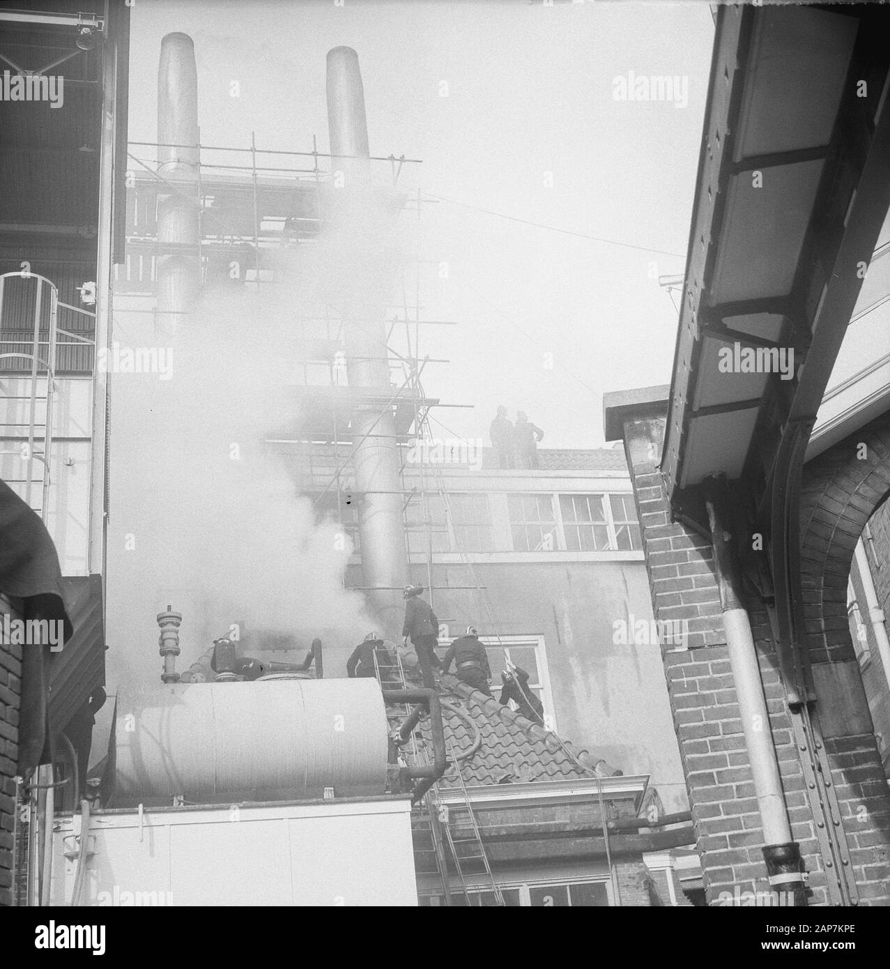 Incendie dans la chaufferie de l'intérieur Masthuis à Amsterdam Date : 28 mars 1963 Lieu : Amsterdam, Noord-Holland Mots-clés : nom de l'établissement : à l'intérieur de la chambre à gaz Banque D'Images