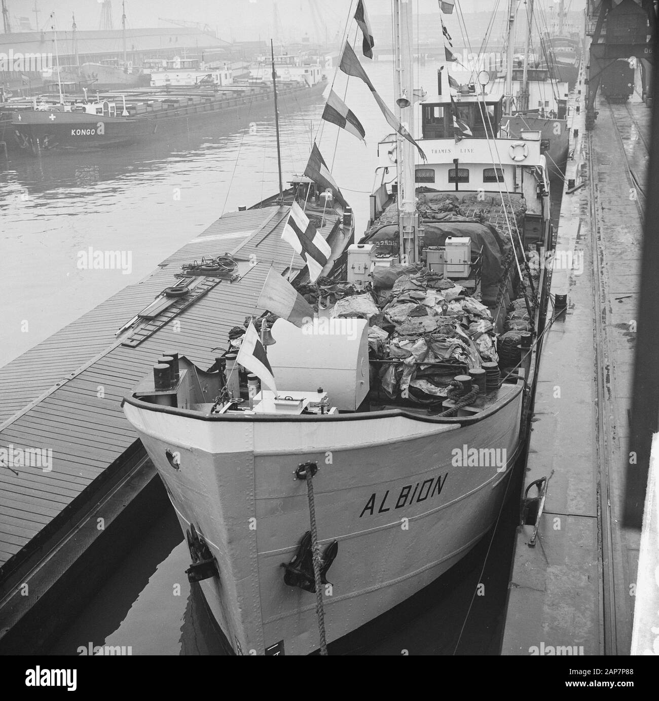 26 000 ème navire au port de Rotterdam de Albion de Harlingen Date : 26 décembre 1963 Lieu : Rotterdam, South-Holland Mots-clés : ports, les navires Banque D'Images