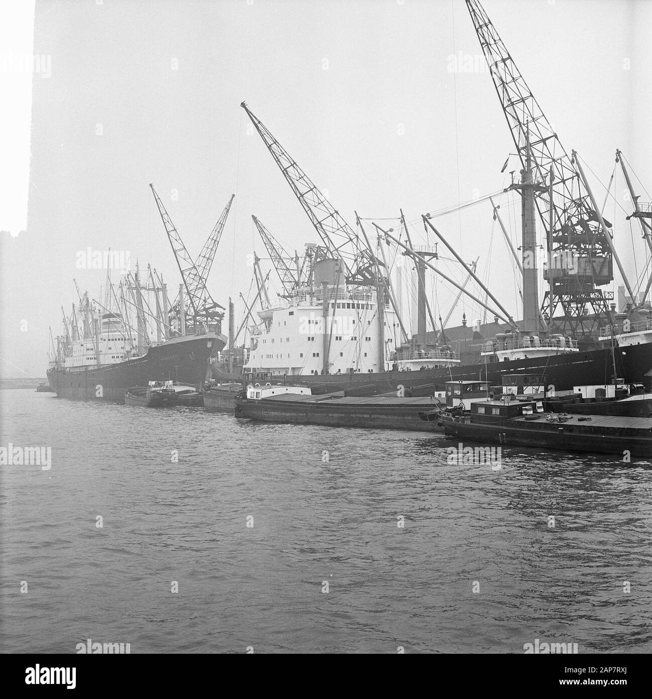 Le Port De Rotterdam Date : 22 Avril 1964 Lieu : Rotterdam, Zuid-Holland Mots Clés : Ports Banque D'Images