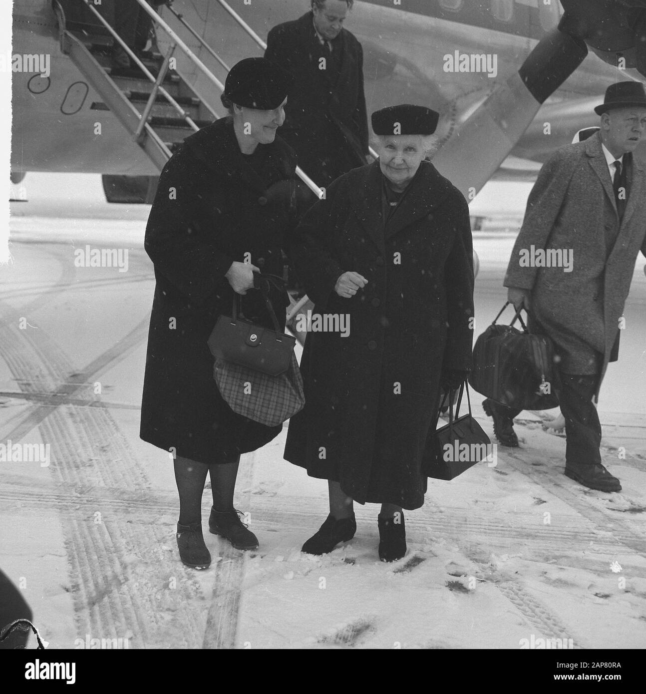 Arrivée Mme G. Kurtz à Schiphol reçoit le prix Albert Schweitzer (kop), Mme G. Kurtz Date : 22 janvier 1965 lieu : Noord-Holland, Schiphol mots clés : arrivées Nom personnel : dr. G. Kurtz Banque D'Images