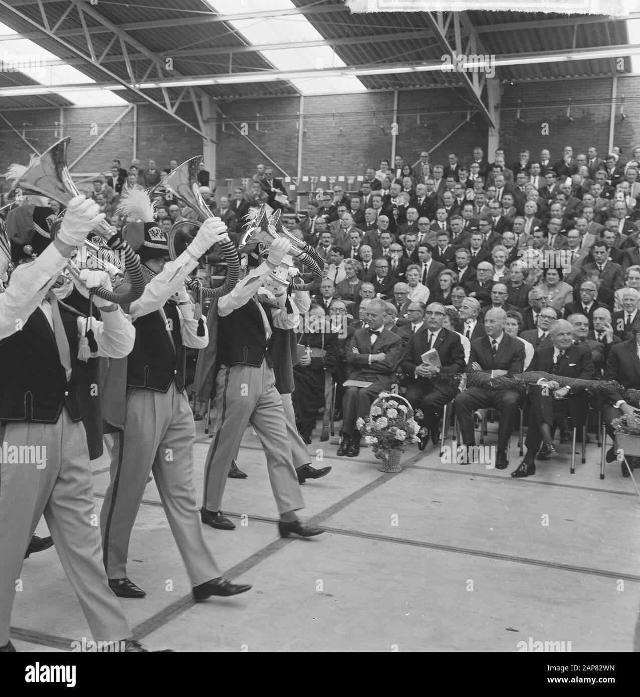 Afscheid van dr. H. J. van Doorne à Eindhoven Date: 26 mai 1965 lieu: Eindhoven mots clés: AFSELF Nom personnel: Dr. H. J. van Doorne Banque D'Images