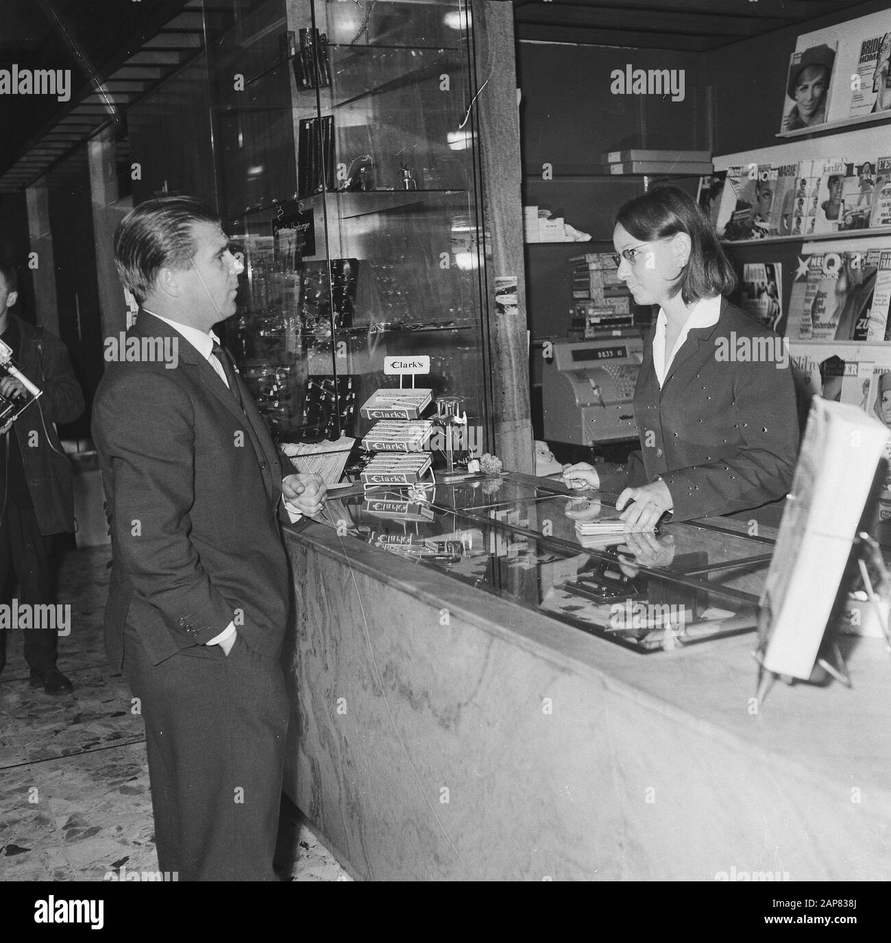 Arrivée Real Madrid À Rotterdam Date: 4 Septembre 1965 Lieu: Rotterdam, Zuid-Holland Mots Clés: Sport, Football Nom De L'Institution: Real Madrid Banque D'Images