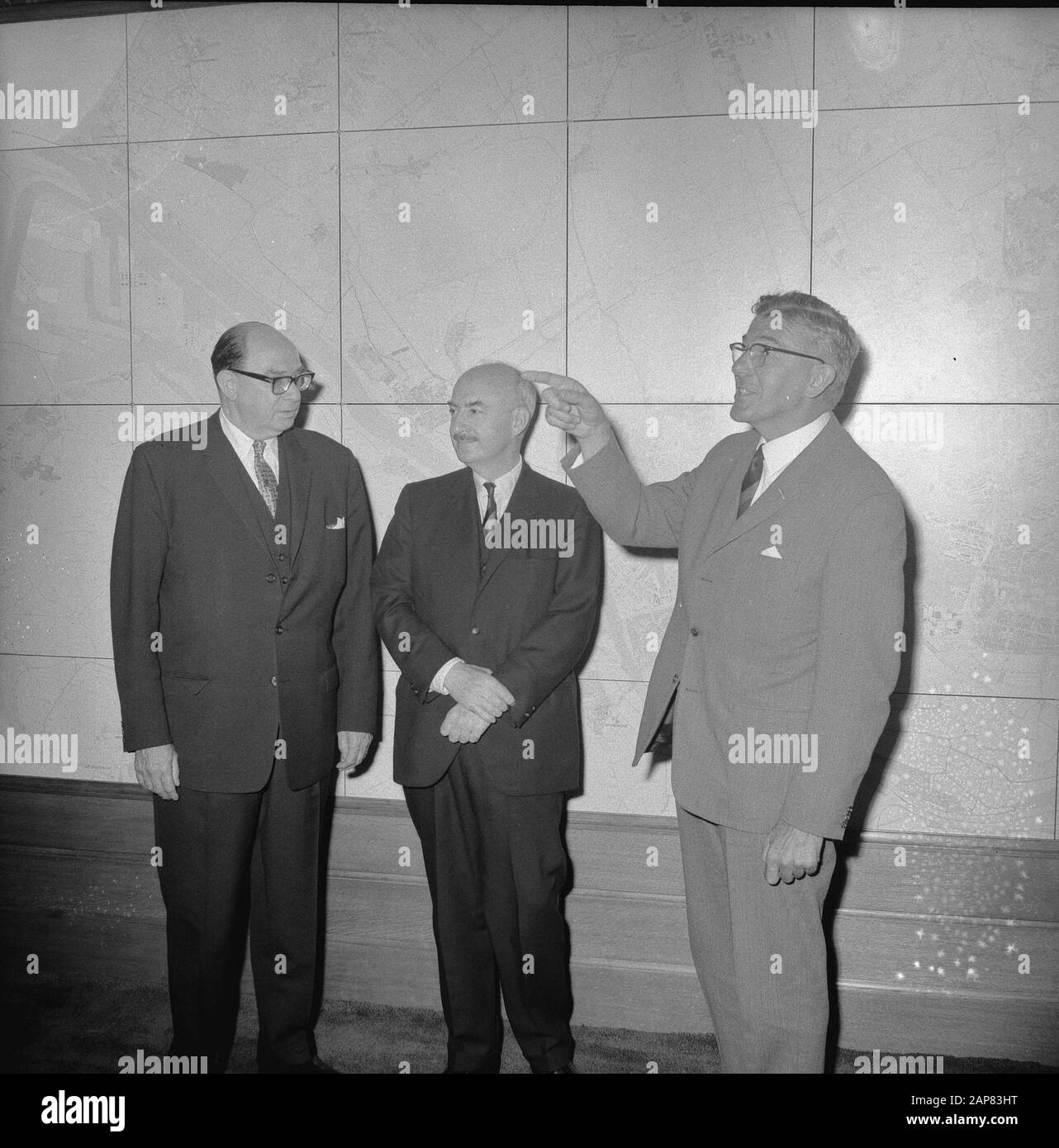 L'ambassadeur VS Tyler s'est rendu à Rotterdam Date : 15 septembre 1965 lieu : Rotterdam, Zuid-Holland mots clés : Ambassadeurs, visites Nom personnel : Tyler, W. Banque D'Images