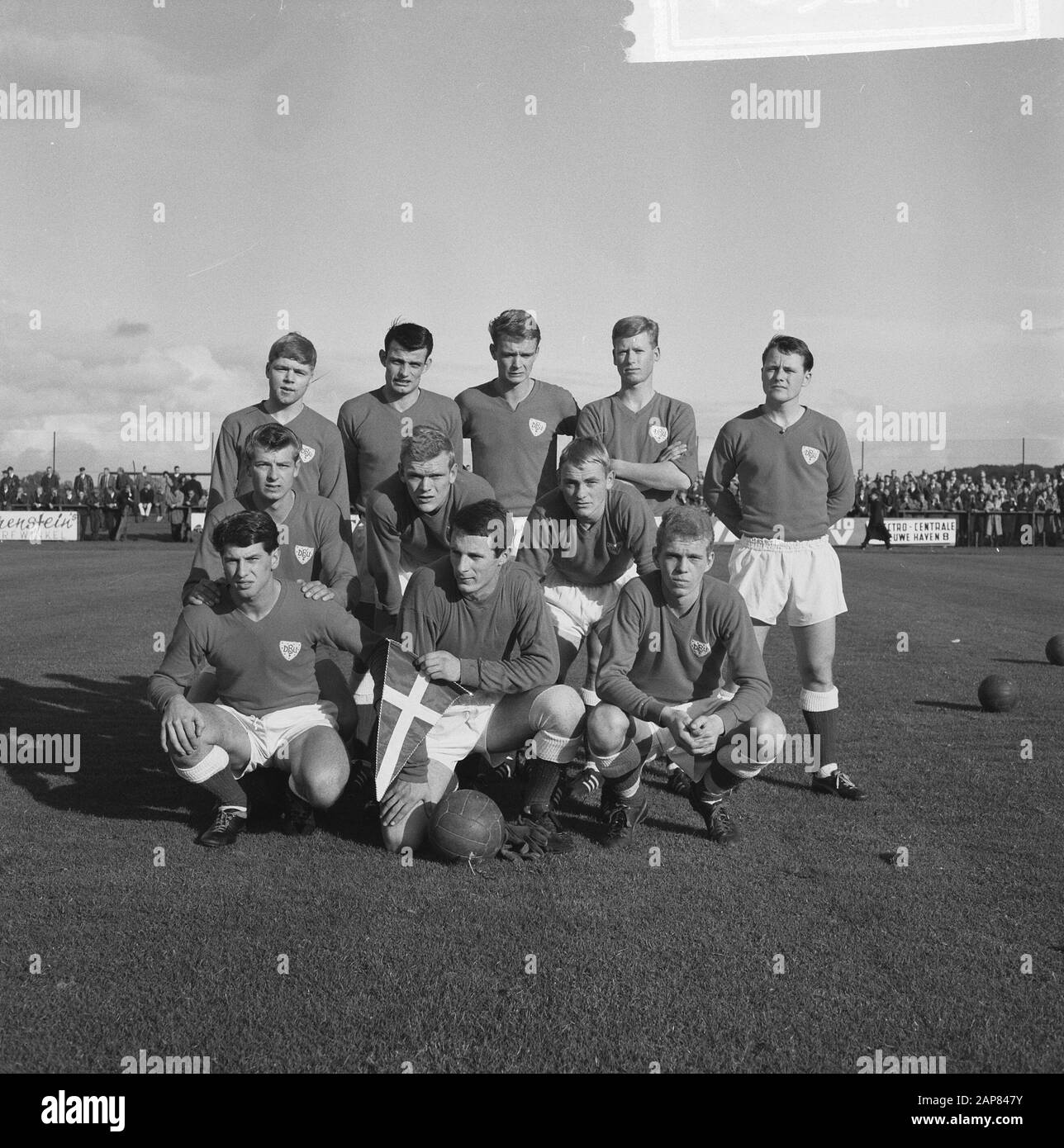 Match de football Jeune amateur danois Oranje-Jonge à Zwolle: 2-0 Description: Équipe danoise Date: 16 octobre 1965 lieu: Overijssel, Zwolle mots clés: Équipes, portraits, sports, football Banque D'Images