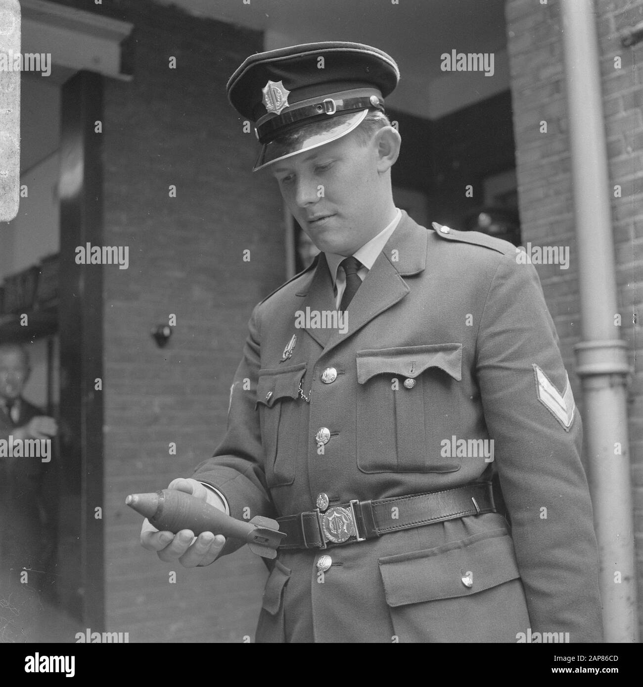 BOM in tuin van Rotterdam, projet de spectacles policiers Date: 23 mai 1966 lieu: Rotterdam, Zuid-Holland mots clés: Police, bombes Banque D'Images