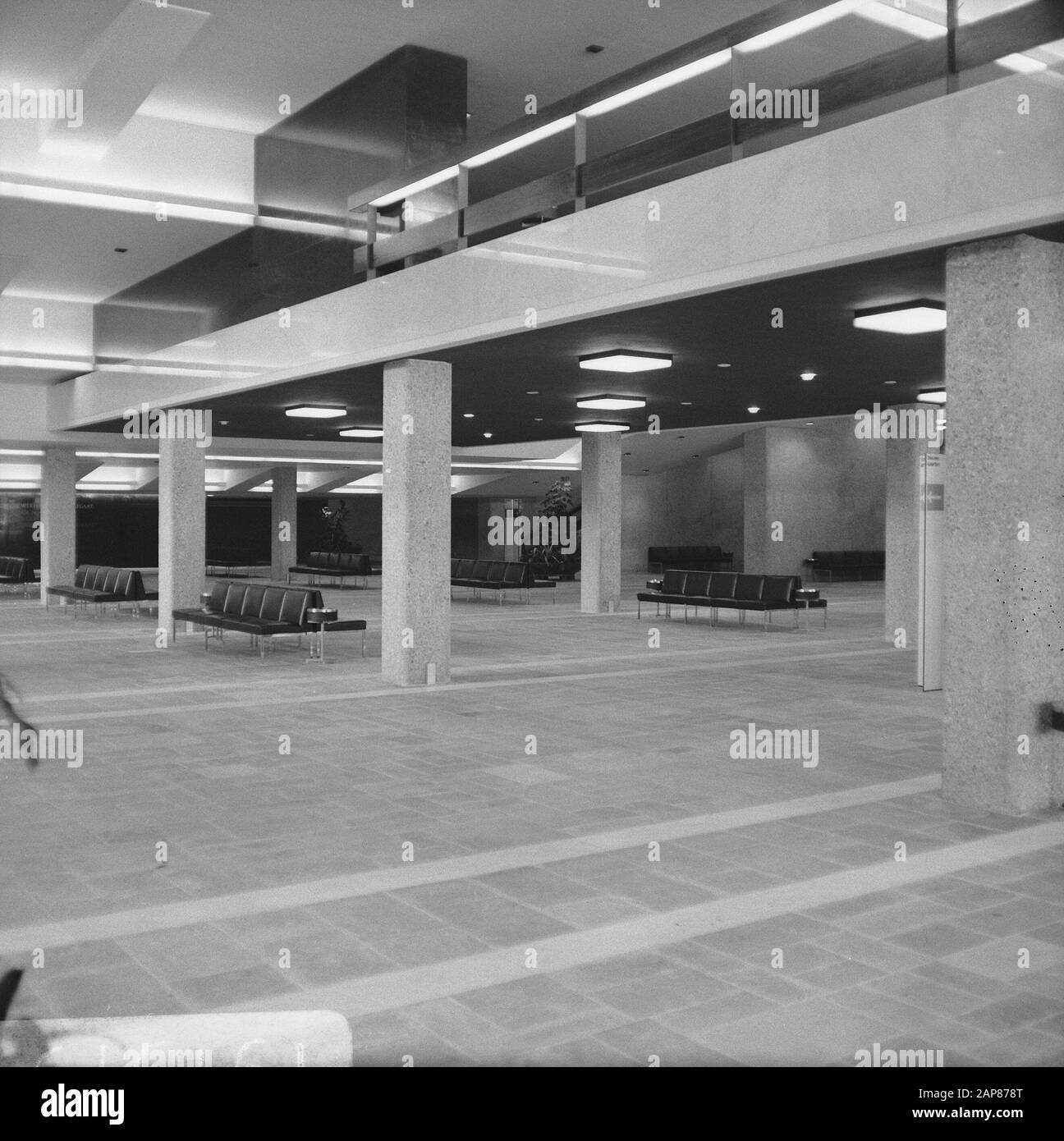 De Doelen te Rotterdam, entrée principale du hall Date : 11 mai 1966 lieu : Rotterdam, Zuid-Holland Nom de l'établissement : Doelen, de Banque D'Images