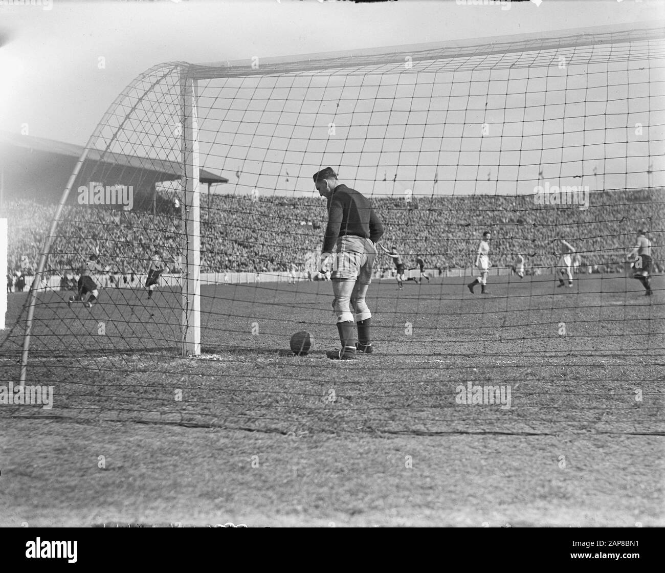 Belgique contre Pays-Bas 2-0, Crack après le premier objectif Date: 16 avril 1950 mots clés: Buts Banque D'Images