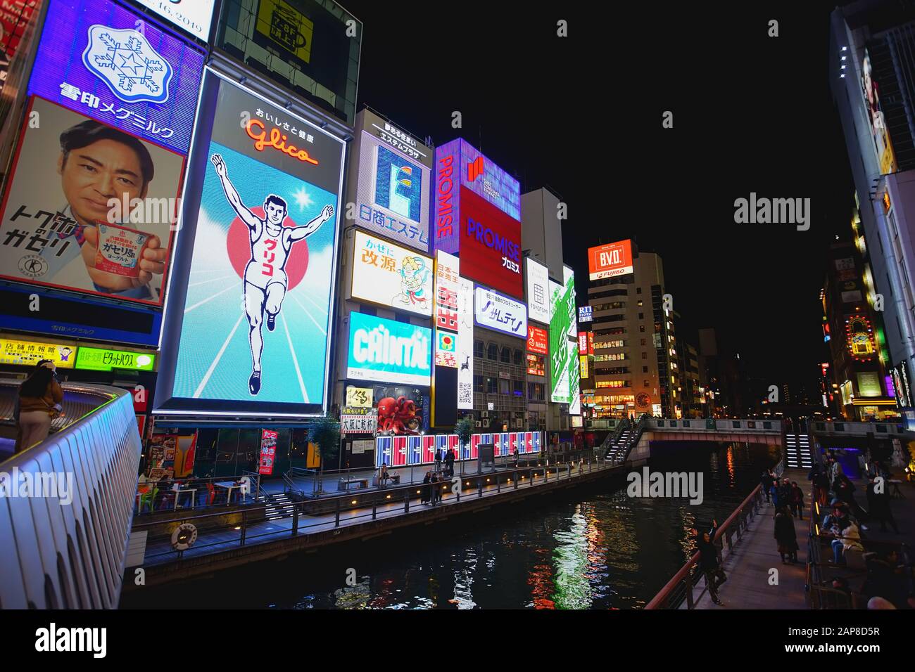 Osaka, Japon - 16 décembre 2019 : le célèbre panneau d'affichage de l'homme courant à Namba-Shinsaibashi-Dotonbori, Osaka, Japon. Banque D'Images