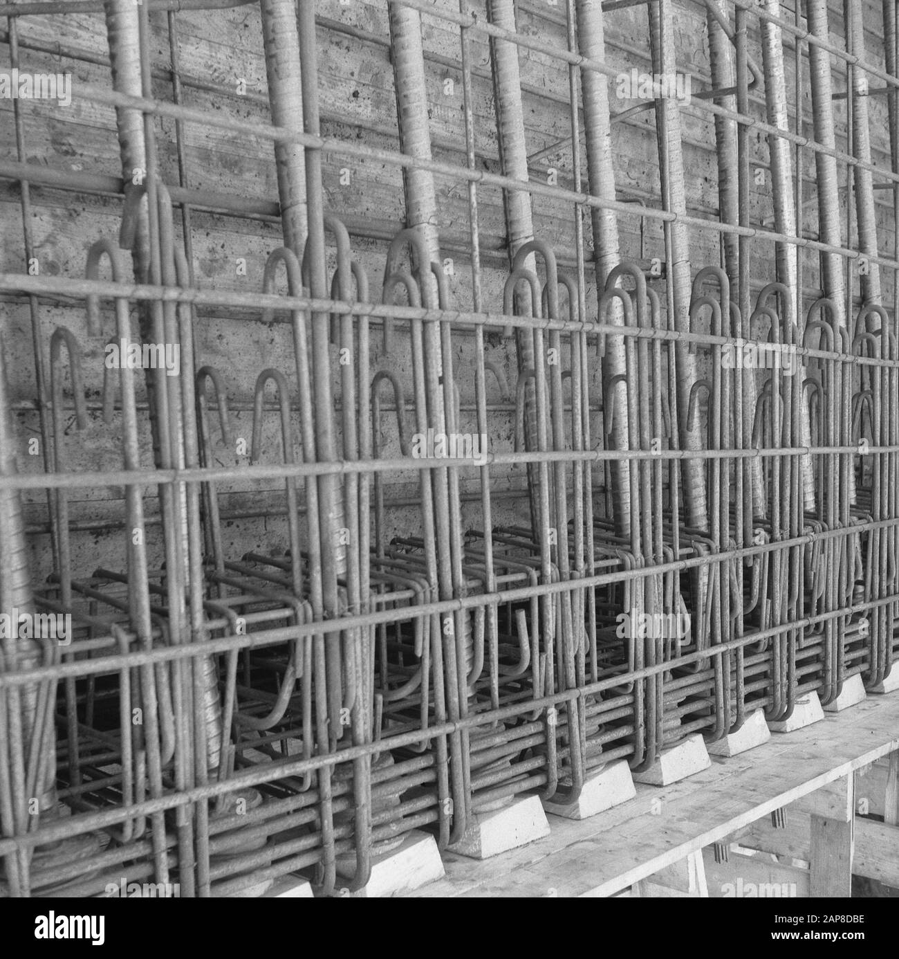 2 photos Date: Non daté lieu: Hattem mots clés: Ponts, renforcement Banque D'Images