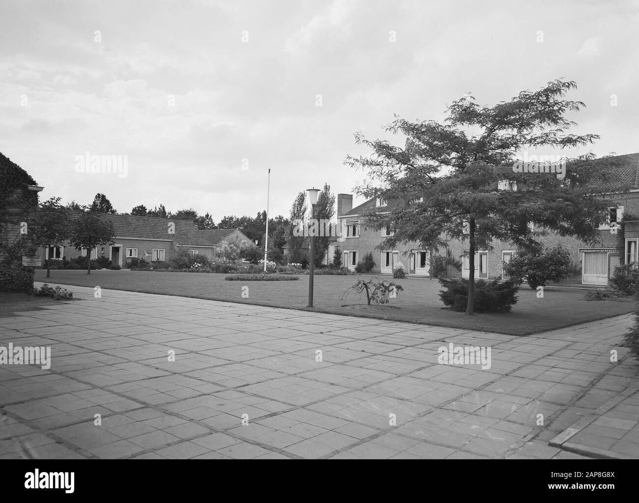 Fondation pour personnes âgées, bâtiments, extérieur Date : août 1958 lieu : Raalte mots clés : fondation pour personnes âgées, extérieur, bâtiments Banque D'Images