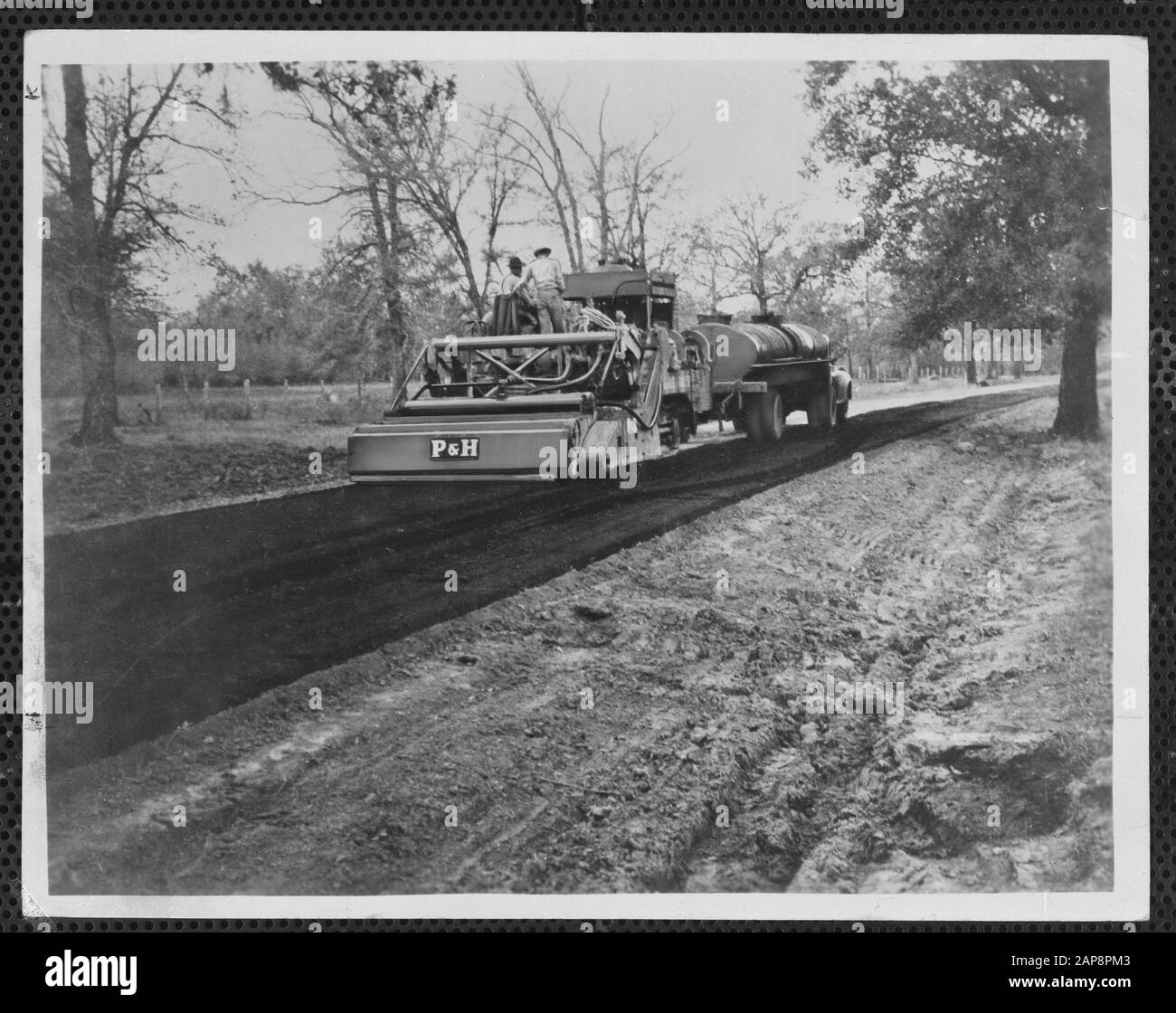 Construction et amélioration des routes, des digues et des bassins d'épargne, stabilisation du sol, machine de stabilisation Date : février 1958 mots clés : construction et amélioration des routes, des digues et des bassins d'épargne, stabilisation du sol, machine de stabilisation Banque D'Images