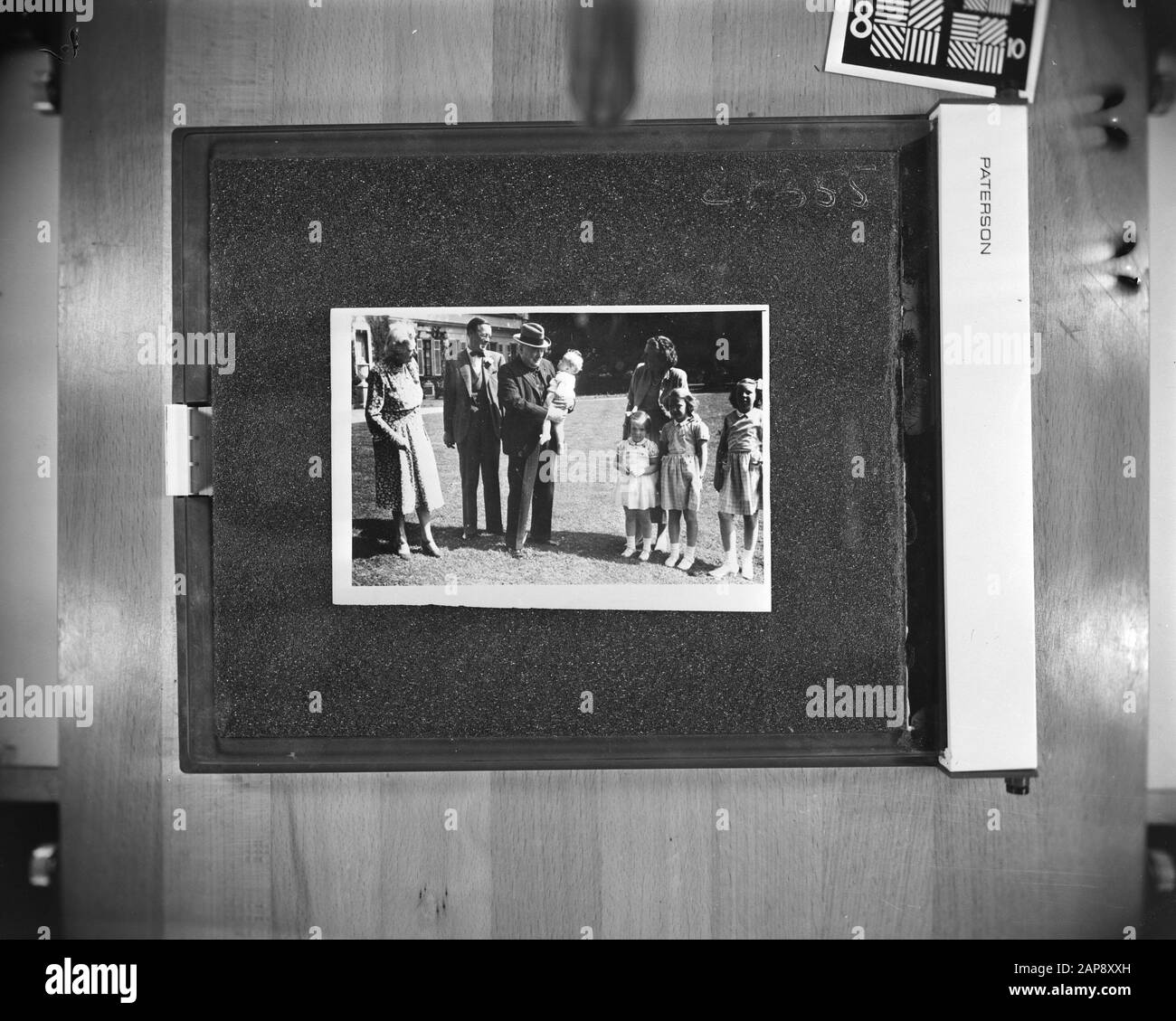 Churchill au Palais Soestdijk Date: 8 mai 1948 lieu: Soestdijk, Utrecht mots clés: Visites, maison royale, palais, hommes d'état Nom personnel: Beatrix, princesse, Bernhard (prince Pays-Bas), Churchill, Clementine, Churchill, Winston, Irene, princesse, Juliana, princesse, Margriet, princesse, Marijke, Christina, princesse Banque D'Images