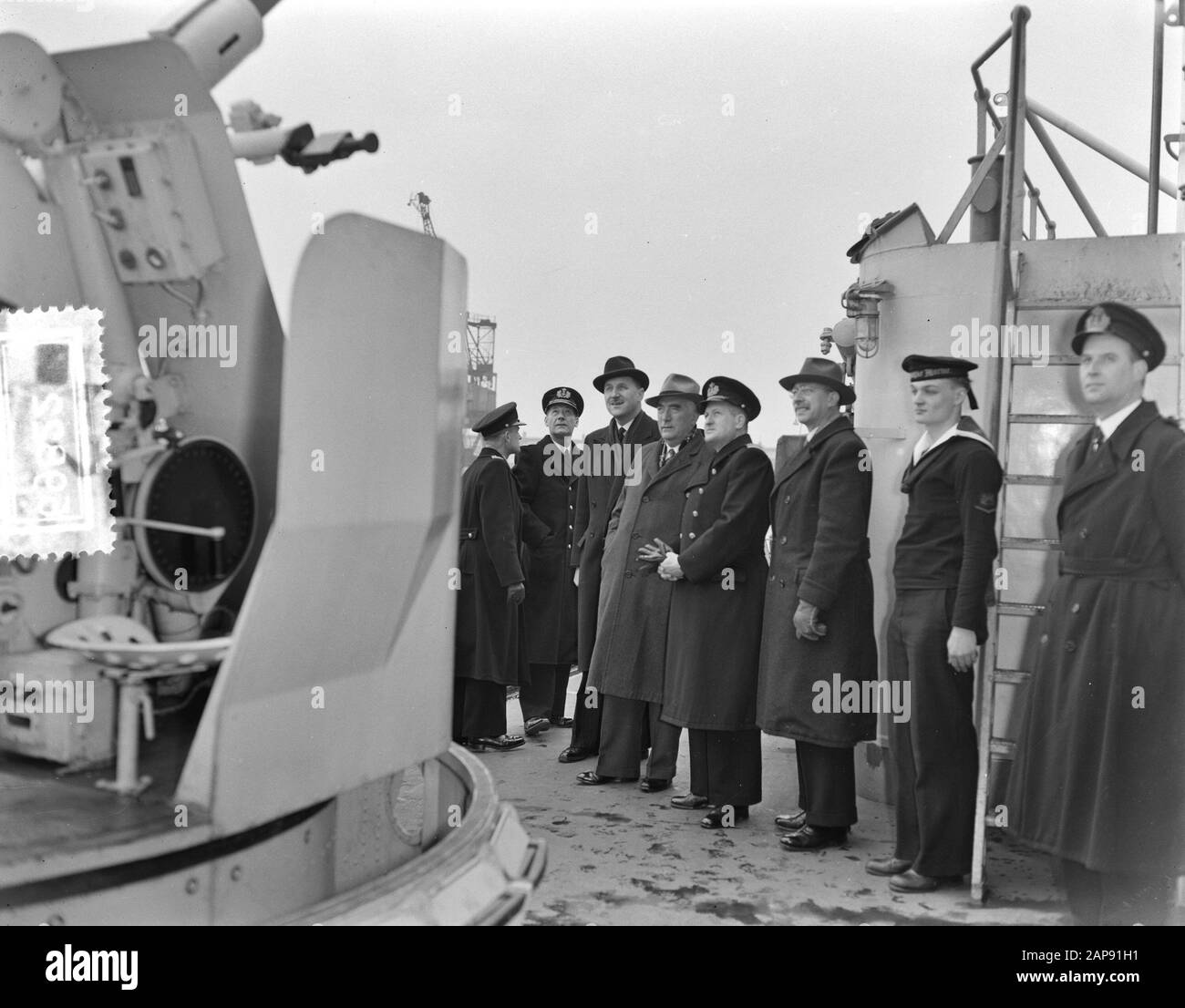Visitez le Premier ministre australien R. G. Menzier à Zevenen Provincien Rotterdam avec l'amiral F. T. Burghard Date: 16 février 1955 lieu: Australie, Rotterdam mots clés: Premier ministre, visites Nom personnel: Admiral F. T. Burghar, Menzier, R.G. Nom de l'établissement : HM de Sept provinces Banque D'Images