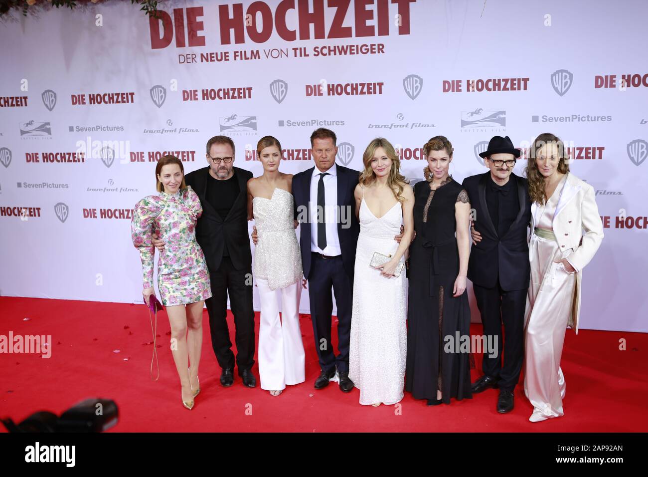 01/21/2020, Berlin, Allemagne, (gauche-droite) Katharina Schuettler, Samuel Finzi, Luna Schweiger, Til Schweiger, Stefanie Stappenbeck, Brigitte Zeh, Milan Peschel et Jeanette Hain assistent à la première mondiale « vie HOCHZEIT » au zoo Palast le 21 janvier 2020 à Berlin, Allemagne. Un film de Til Schweiger « Die HOCHZEIT » est une comédie romantique. Banque D'Images