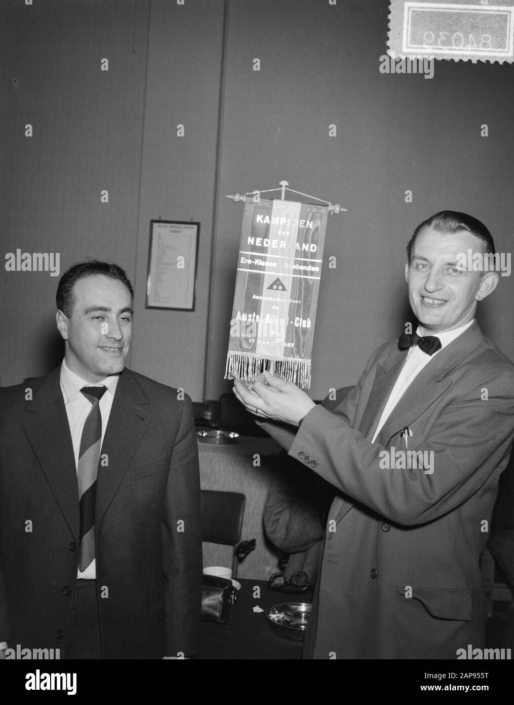 Billard. Championnats néerlandais à trois bandes. Herman Popeyus Date: 17 mars 1957 mots clés: BILLARTEN, CHAMPIATES Nom personnel: Herman Popeyus Banque D'Images