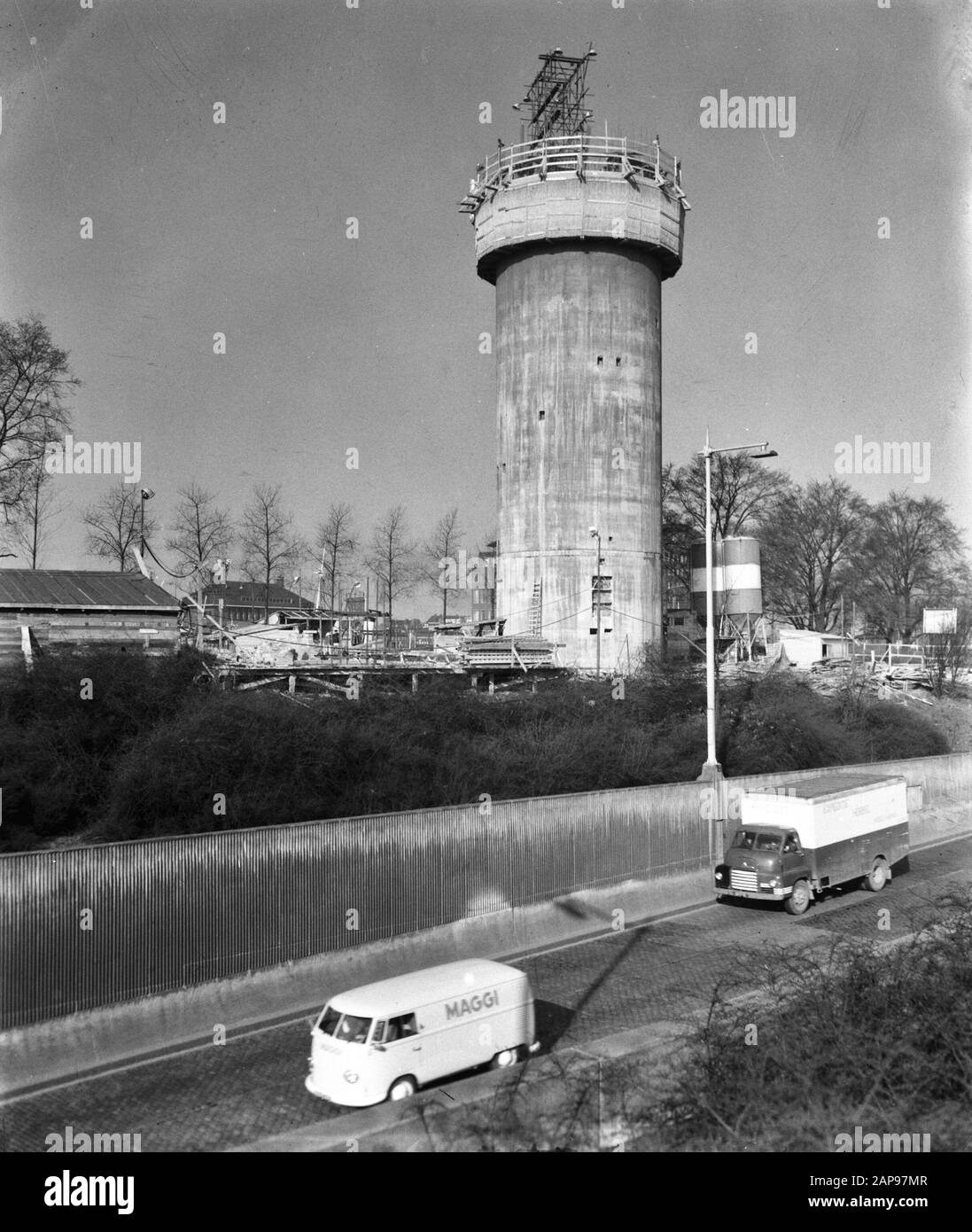 De Euromât Description: Construction Euromât à Rotterdam Annotation: L'Euromât (1958-1960) a été conçu par l'architecte H.A. Maaskant à l'occasion de la Floriade à Rotterdam en 1960. Monument National Date: 10 Mars 1959 Lieu: Rotterdam, Zuid-Holland Mots Clés: Construction Banque D'Images