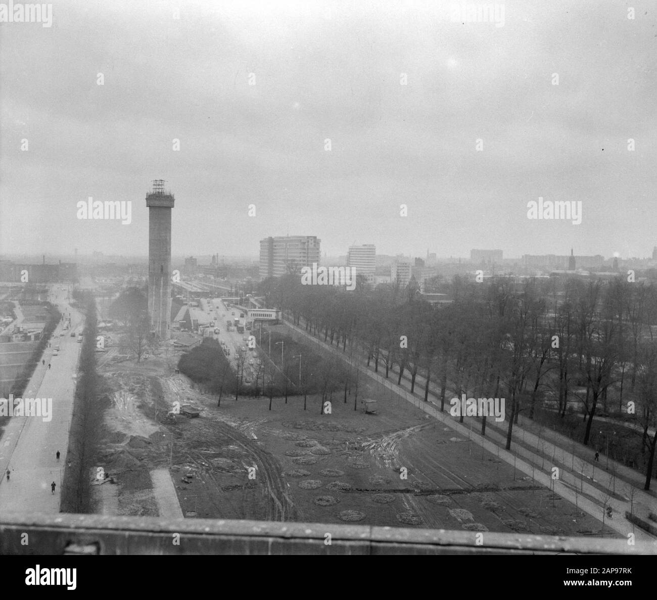 L'Euromât Description: Construction Euromât à Rotterdam Annotation: L'Euromât (1958-1960) a été conçu par l'architecte H.A. Maaskant à l'occasion de la Floriade à Rotterdam en 1960. Monument National Date: 17 Mars 1959 Lieu: Rotterdam, Zuid-Holland Mots Clés: Construction Nom De L'Institution: Euromast Banque D'Images