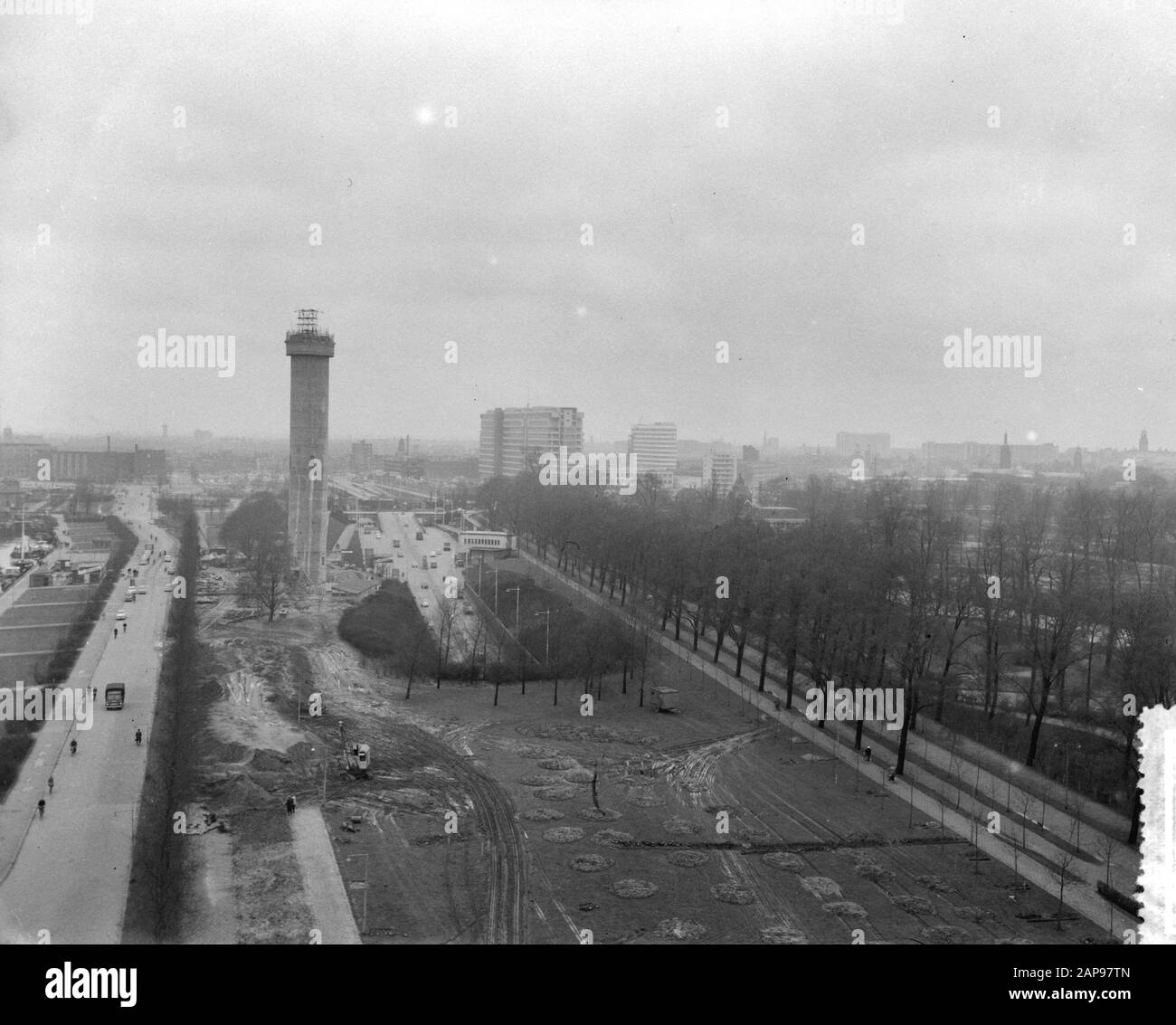 L'Euromât Description: Construction Euromât à Rotterdam Annotation: L'Euromât (1958-1960) a été conçu par l'architecte H.A. Maaskant à l'occasion de la Floriade à Rotterdam en 1960. Monument National Date: 17 Mars 1959 Lieu: Rotterdam, Zuid-Holland Mots Clés: Construction Nom De L'Institution: Euromast Banque D'Images