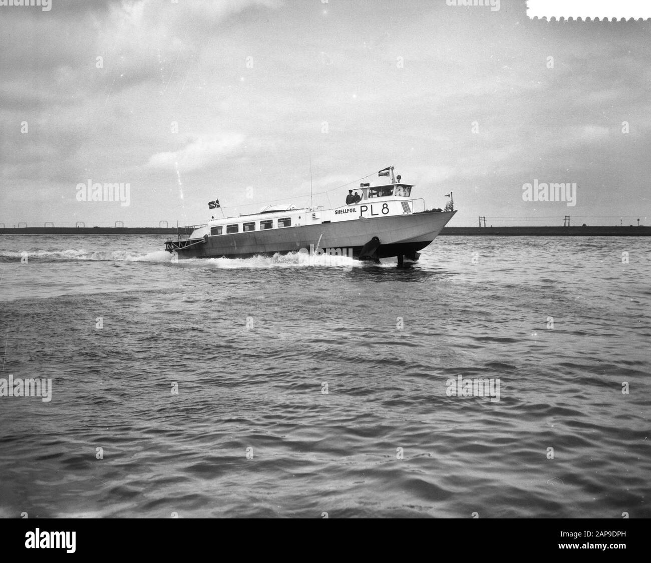 Démonstration avec hydrofoils sur la nouvelle voie navigable par la Marine américaine et l'Aquarion Date : 21 septembre 1960 lieu : nouvelle voie navigable mots clés : hydrofoils, démonstrations Banque D'Images