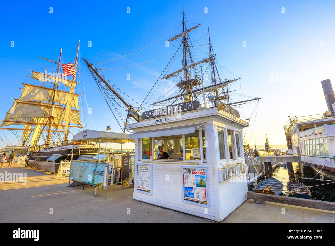 San Diego, Californie, États-Unis - 31 juillet 2018 : guichet du Musée maritime historique de San Diego à Navy Pier au coucher du soleil. Banque D'Images