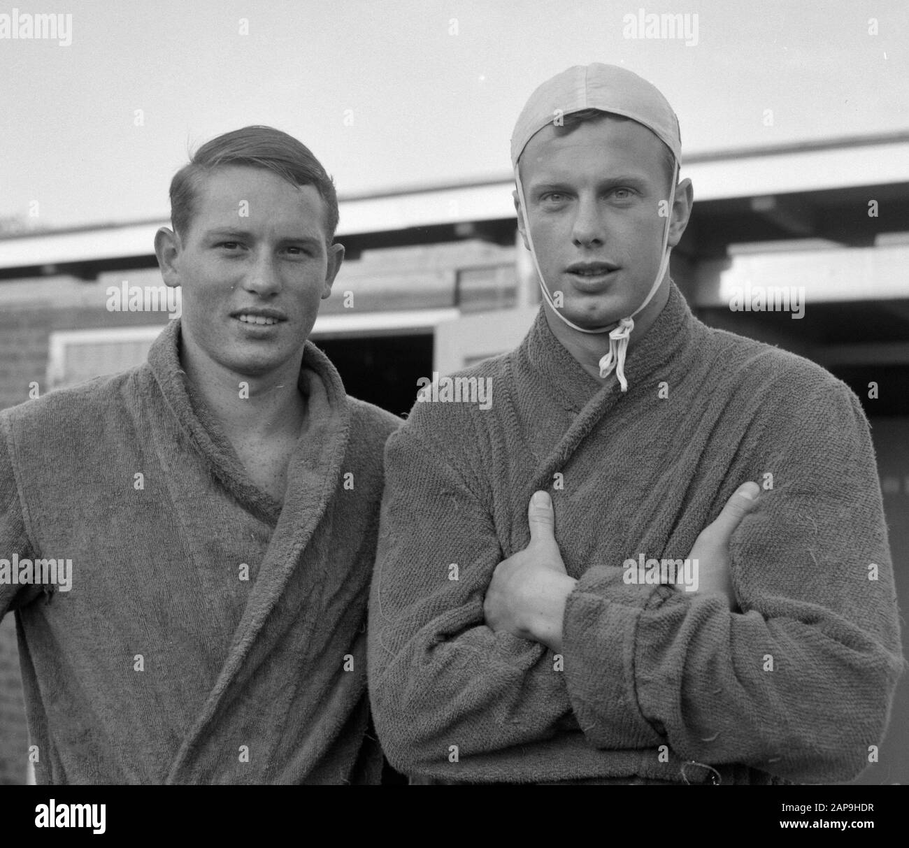Tournoi de water-polo Pays-Bas contre la France. Loenaards Et Havo Ont Couru; Banque D'Images