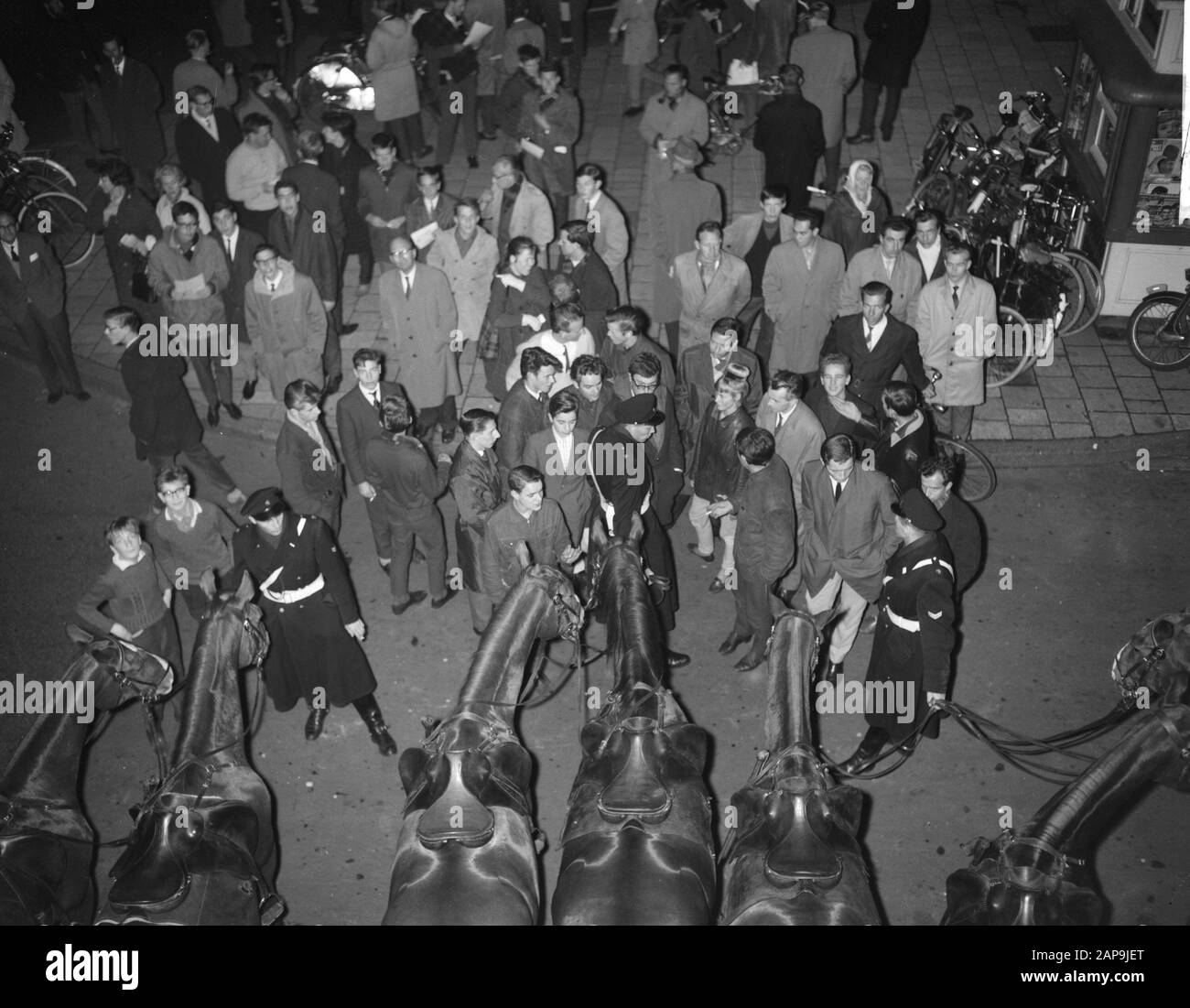 Mars Anti-Atomique À L'Ambassade De Russie. La marche à l'ambassade Date : le 25 octobre 1961 mots clés : Ambassades Banque D'Images