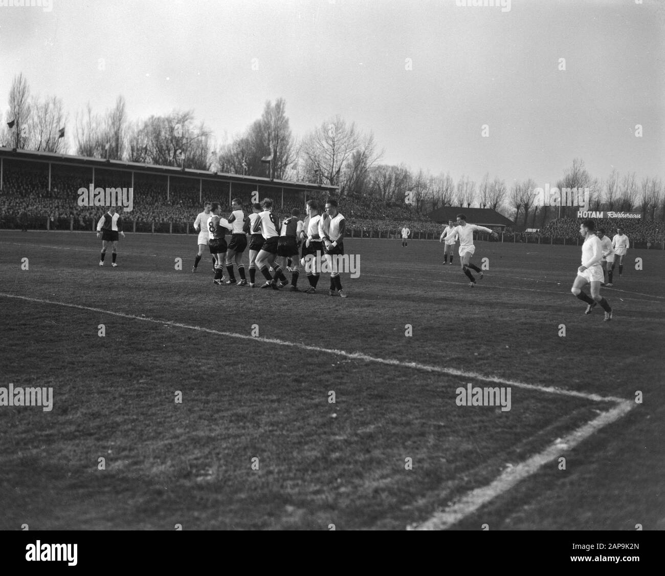 ADO v Feyenoord 5-2 Date : 17 décembre 1961 Nom de l'institution : Feyenoord Banque D'Images